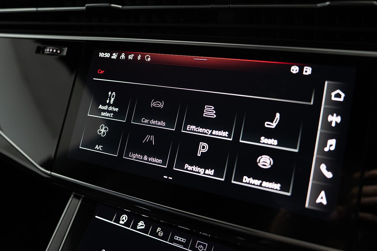 Audi Q7 view 19