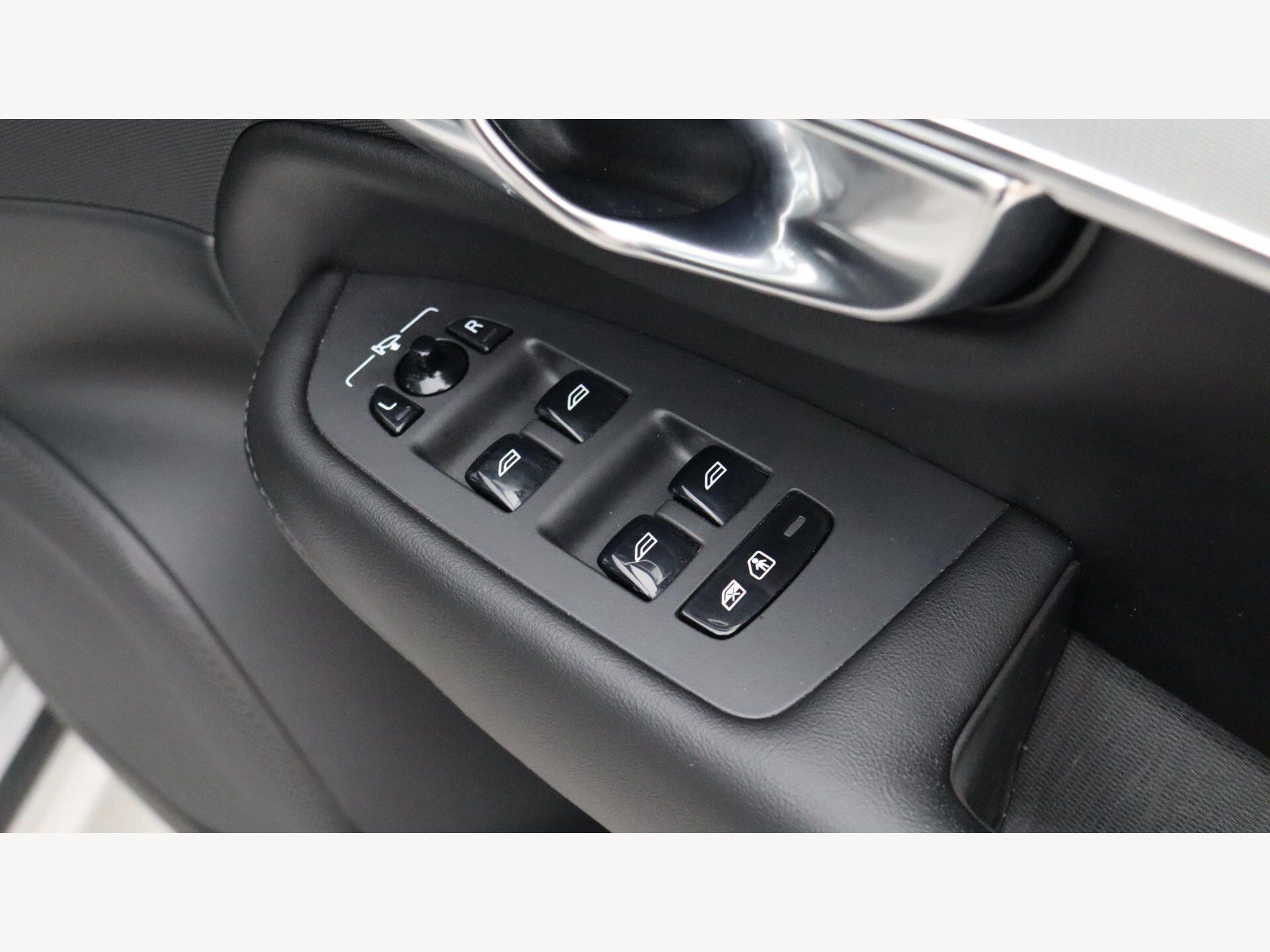 Volvo XC90 view 25