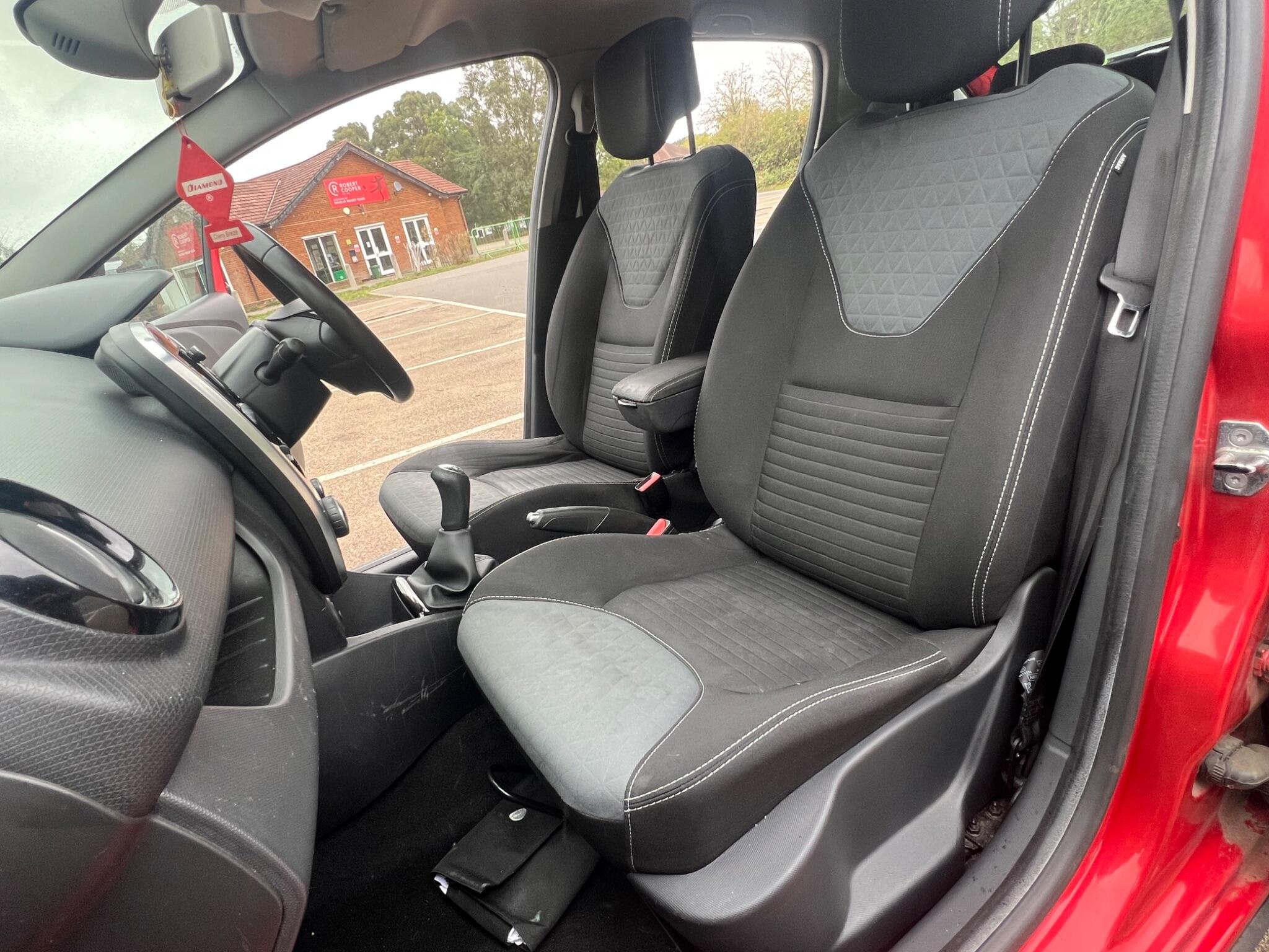 Renault Clio view 19