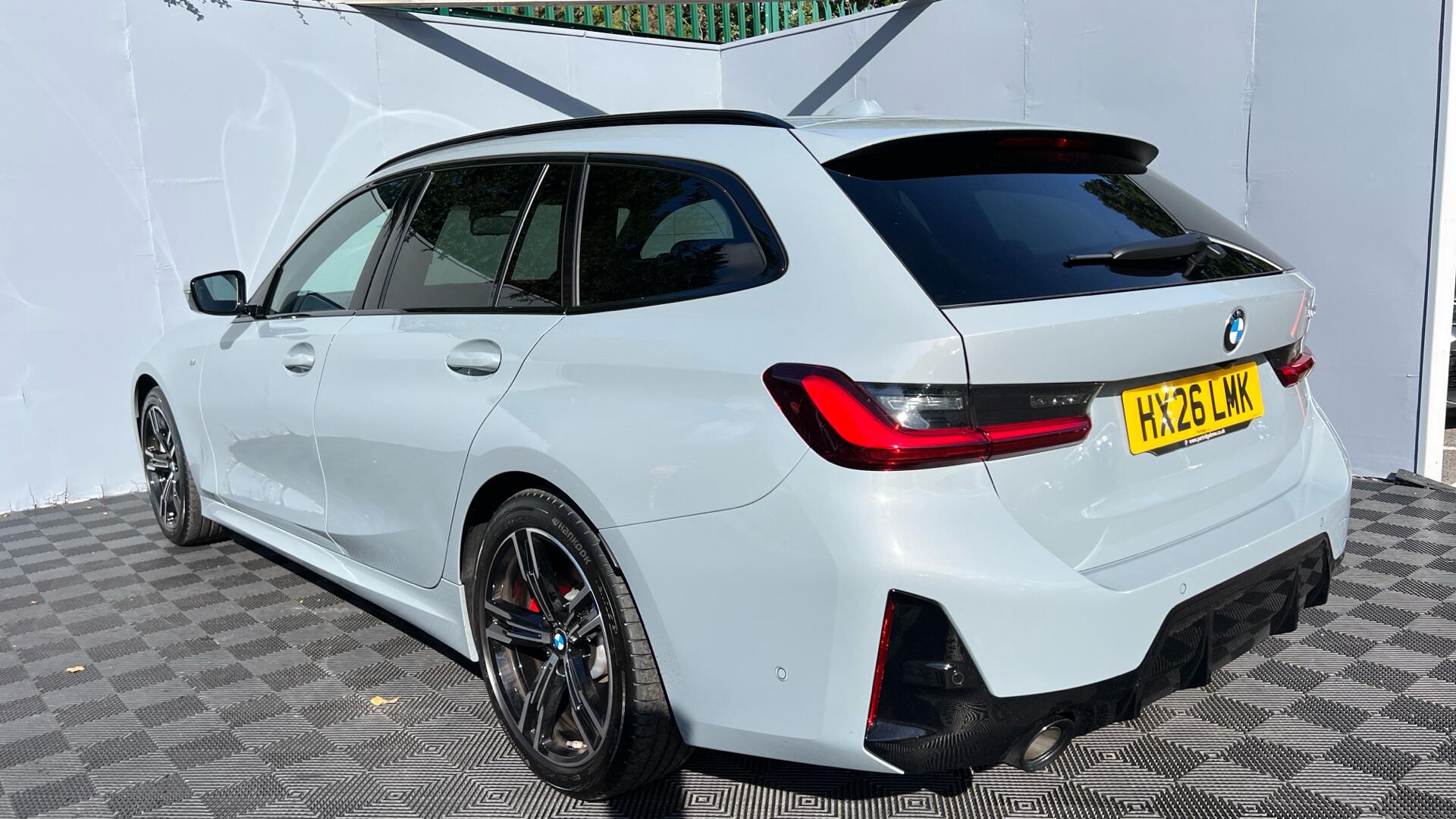 BMW 3 Series view 31