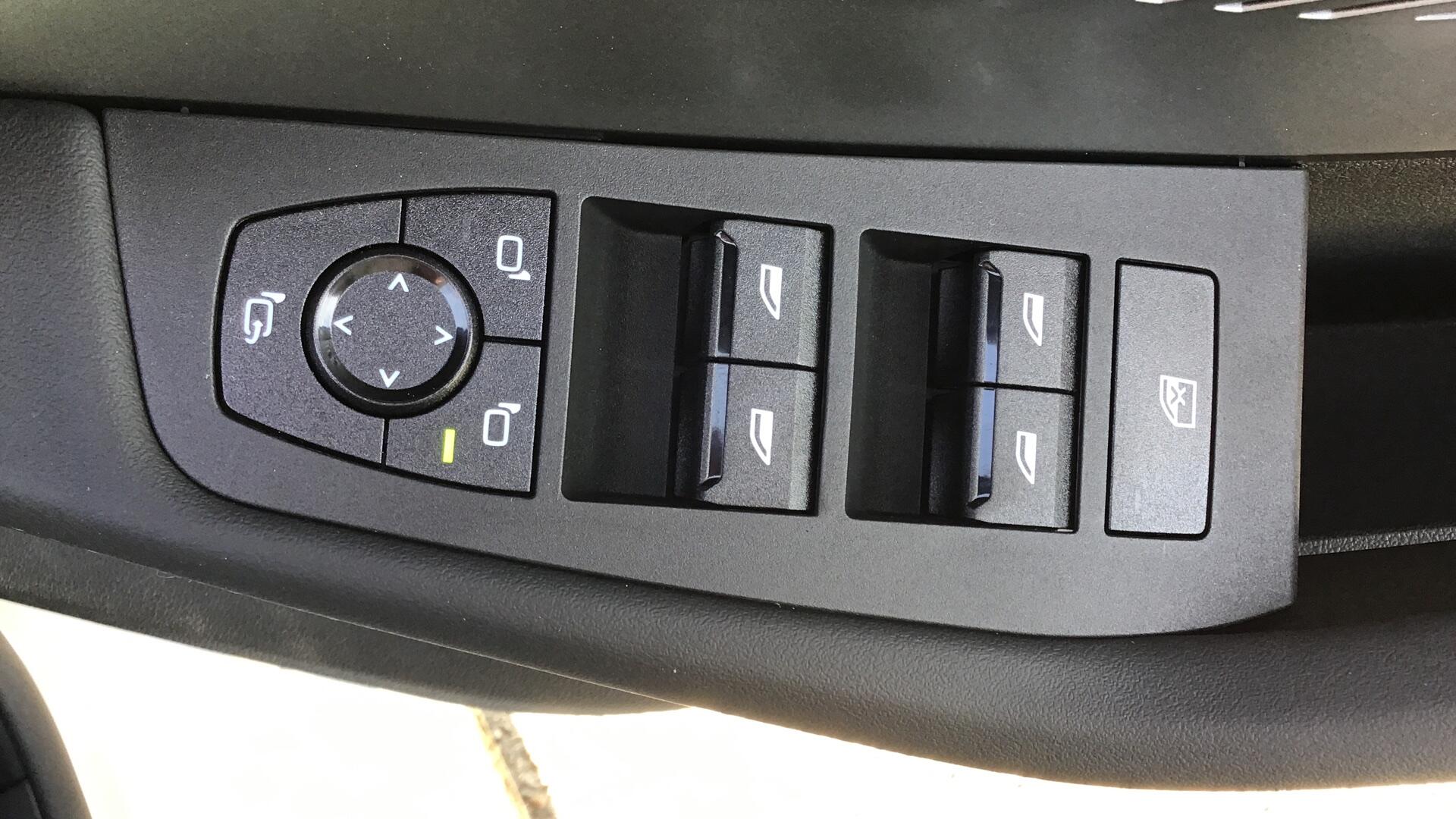 BMW 2 Series view 25
