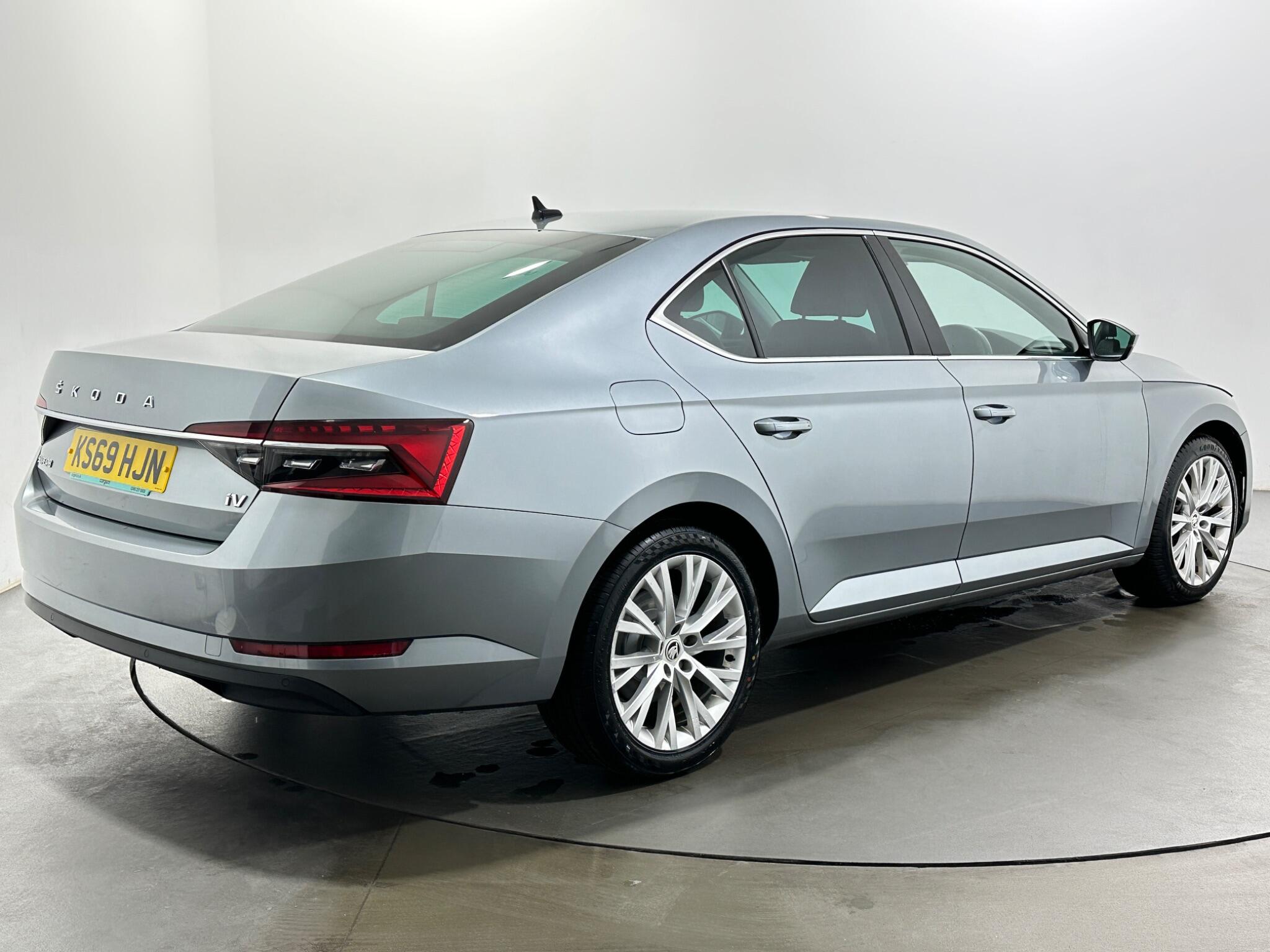Skoda Superb view 8