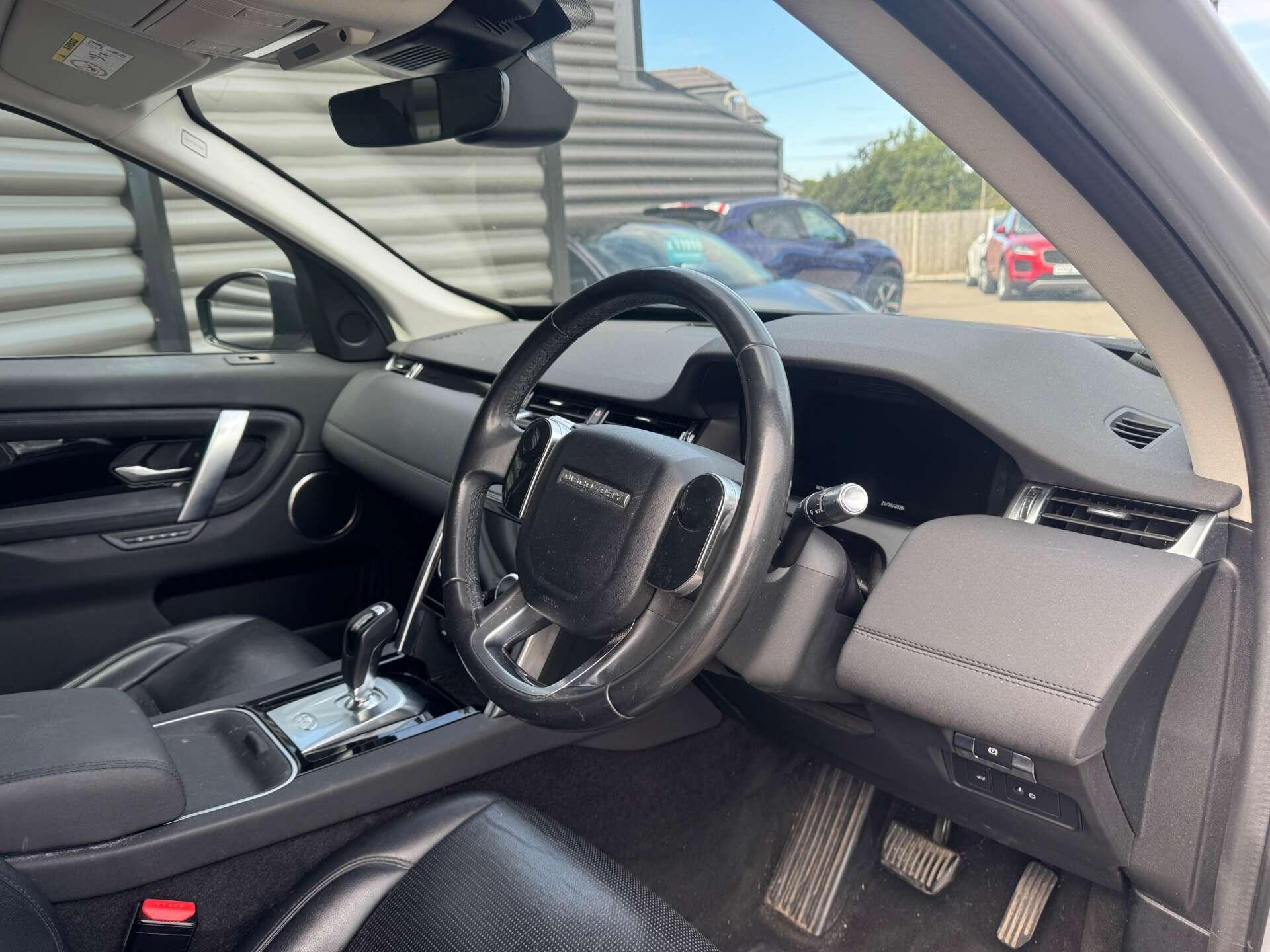 Land Rover Discovery Sport view 14