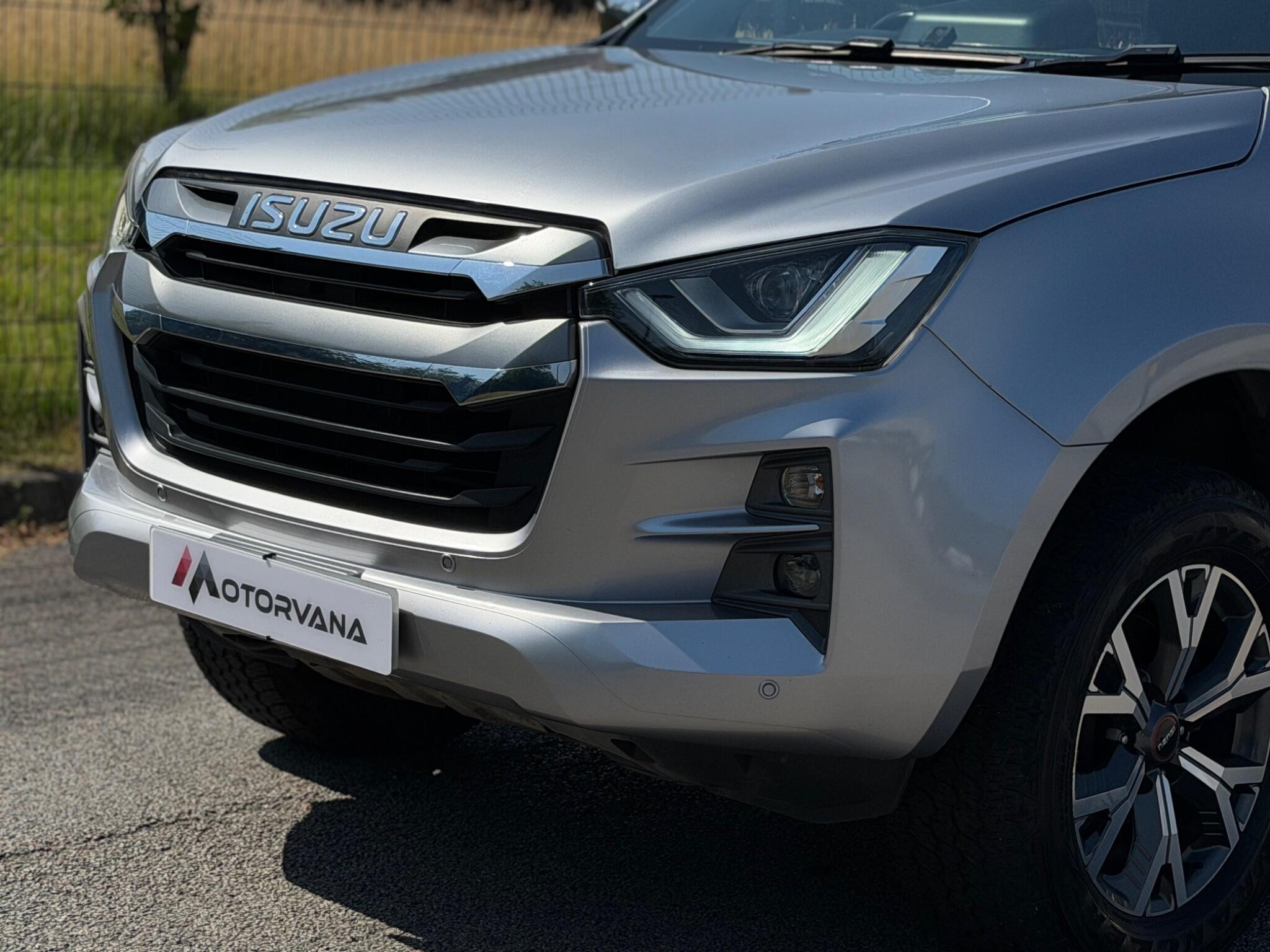 Isuzu D-Max view 8