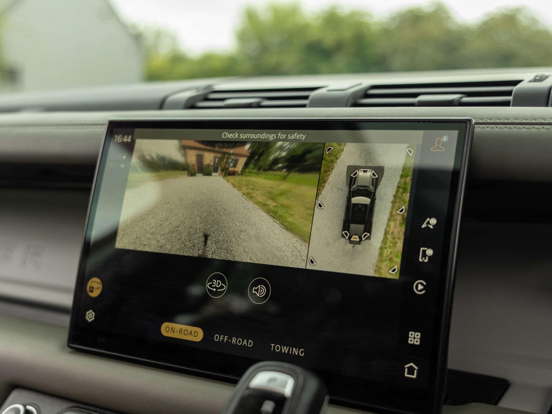 Land Rover Defender view 17