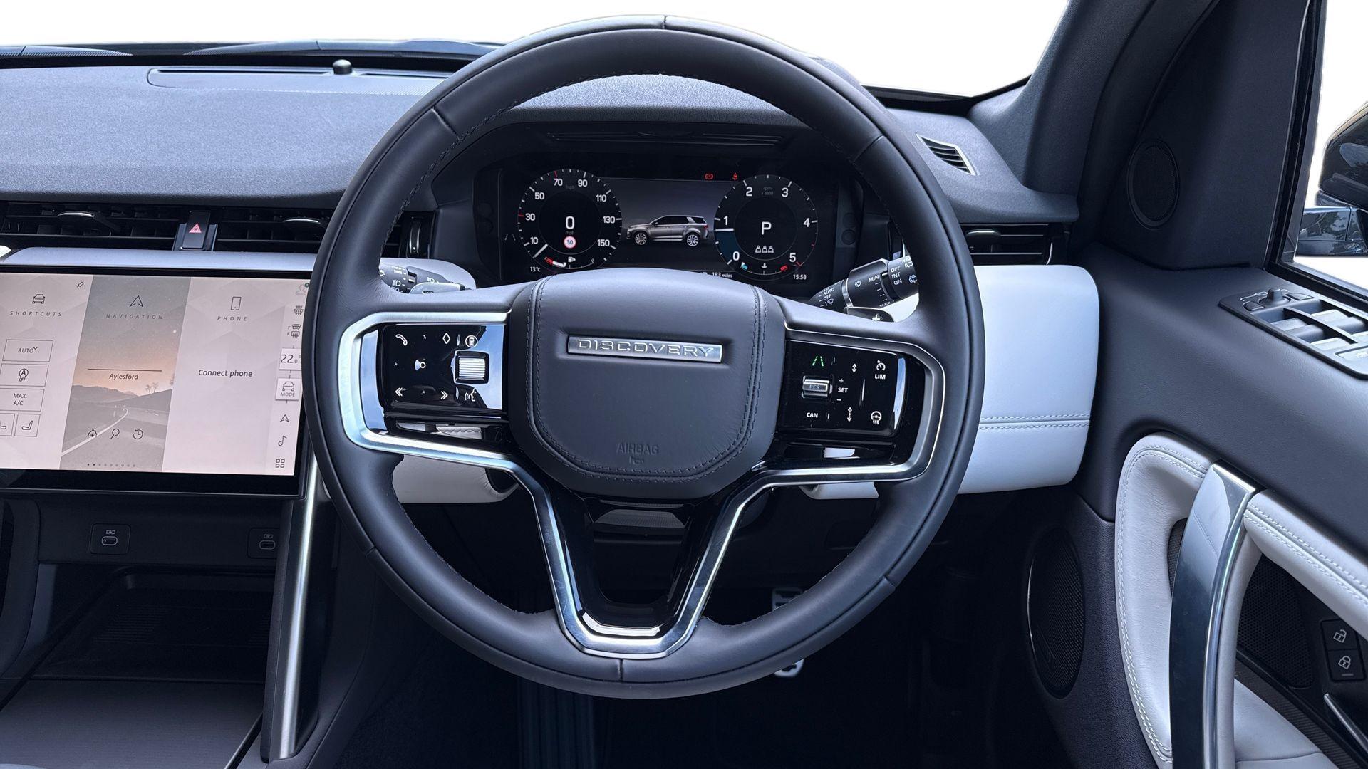 Land Rover Discovery Sport view 16