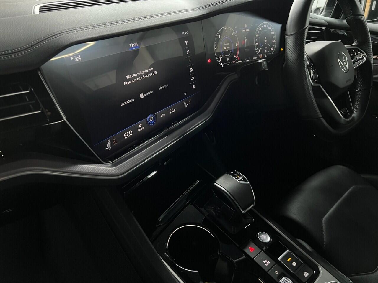 Volkswagen Touareg view 40