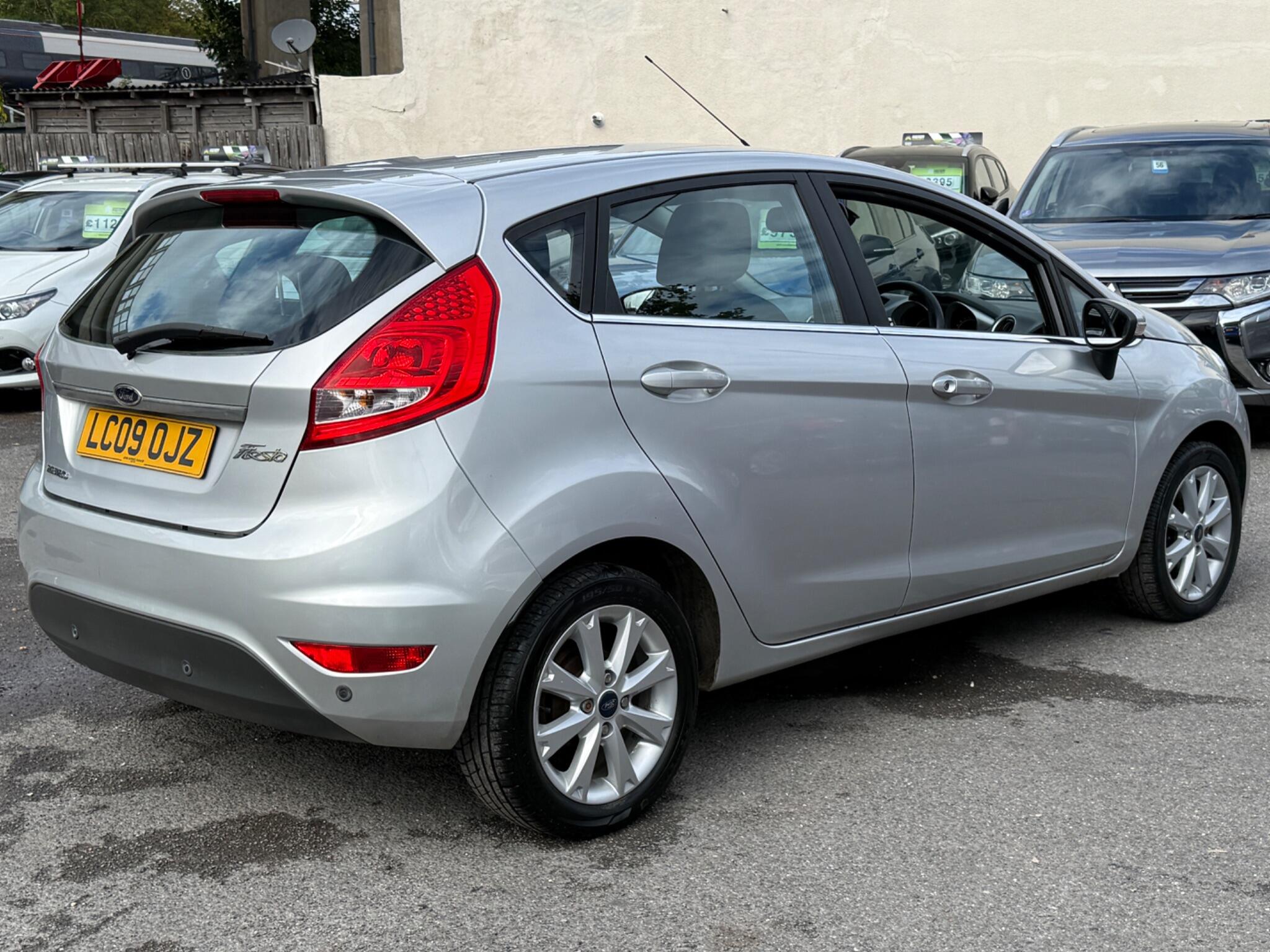 Ford Fiesta - Image 17