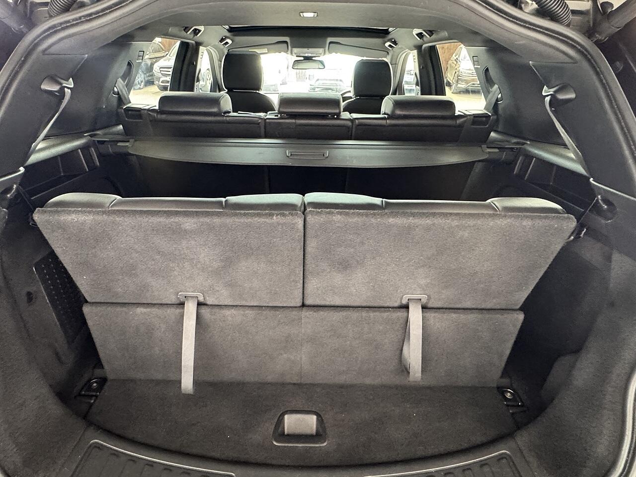 Land Rover Discovery Sport view 11