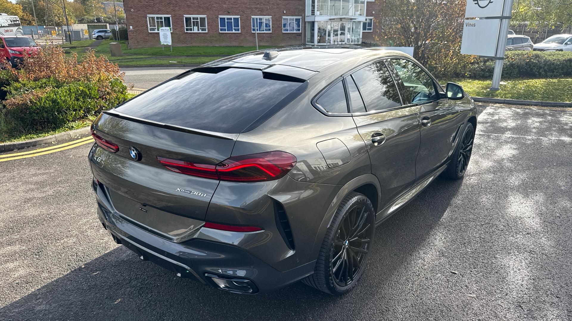 BMW X6 view 29