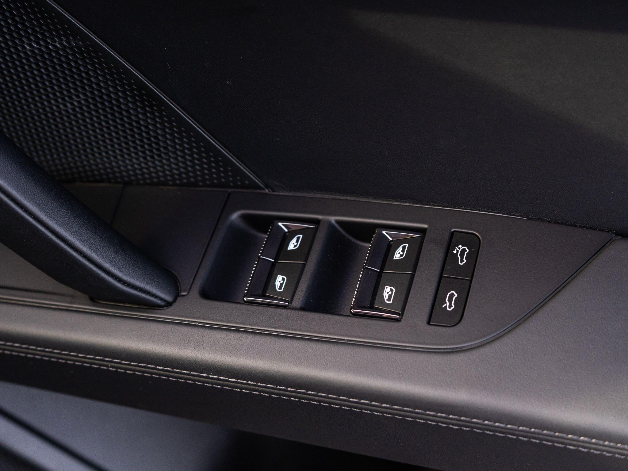 Porsche Cayenne view 37