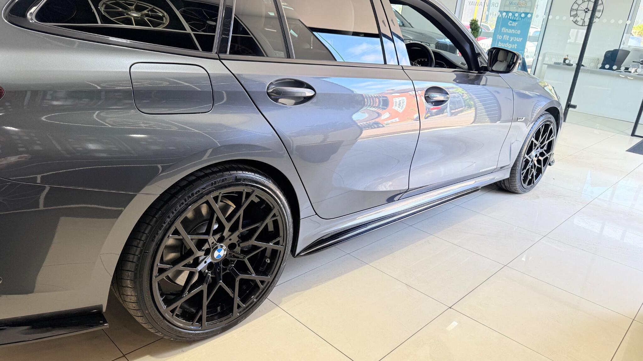 BMW 3 Series view 13