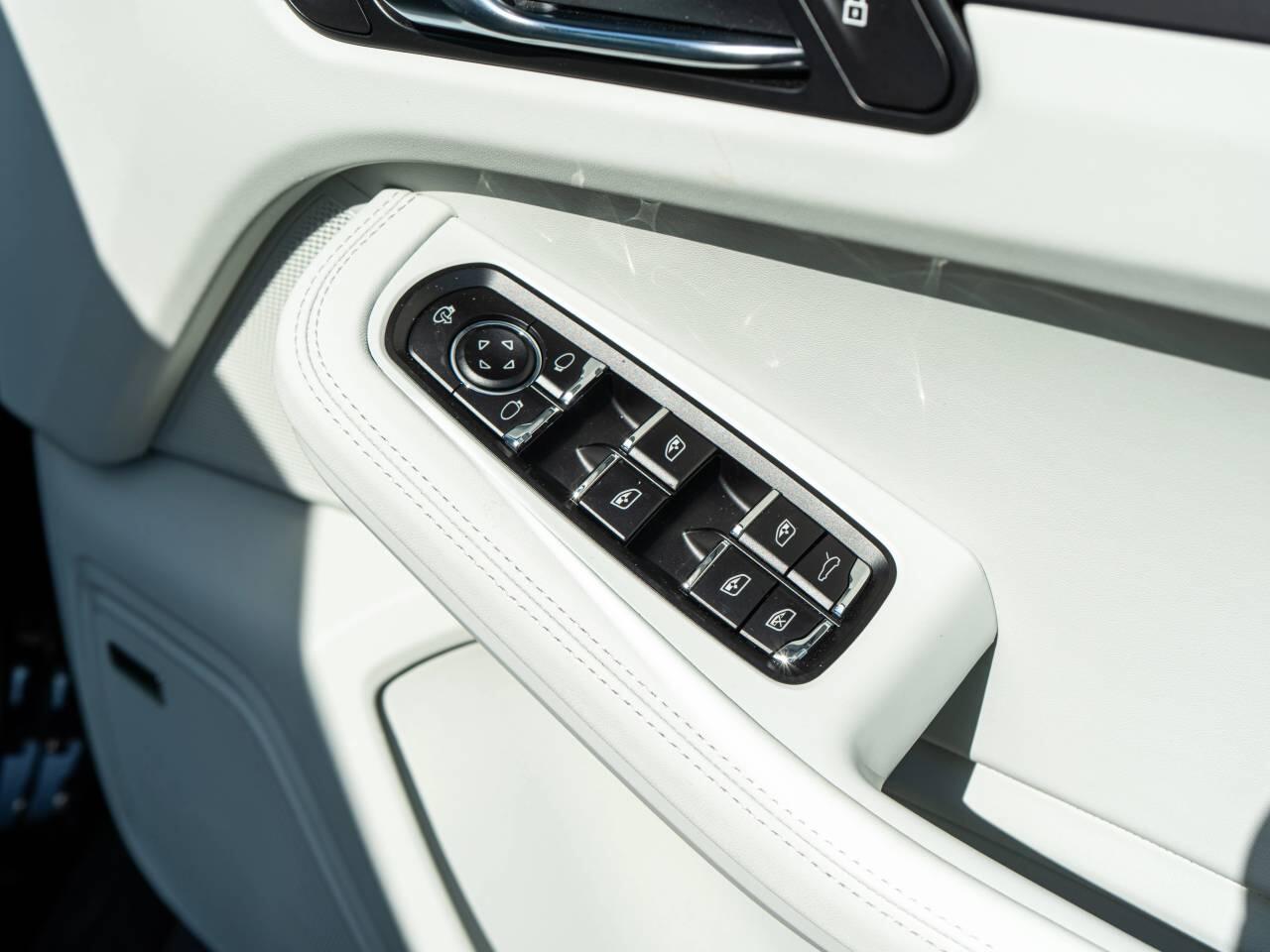 Porsche Macan view 27