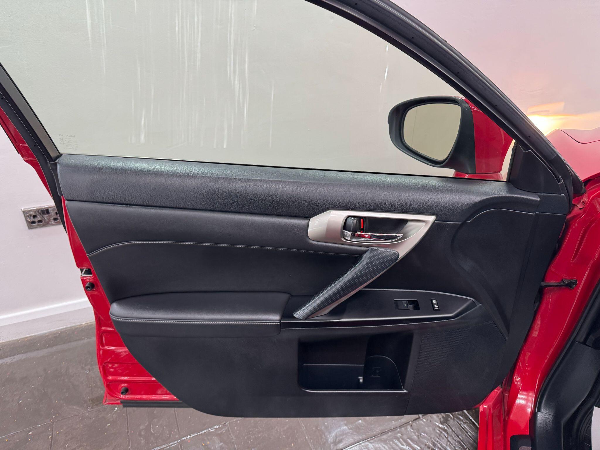 Lexus CT view 27