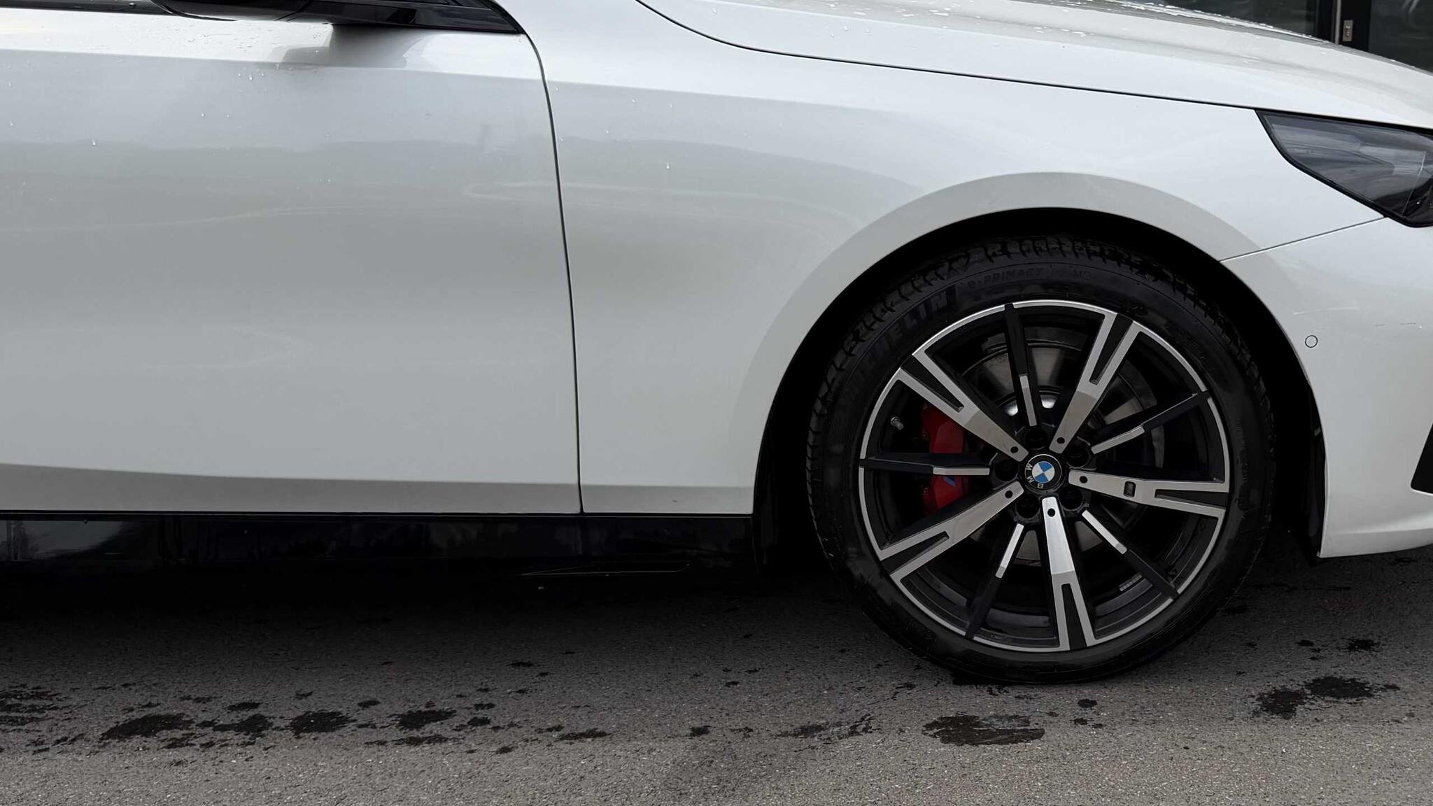 BMW 5 Series view 7