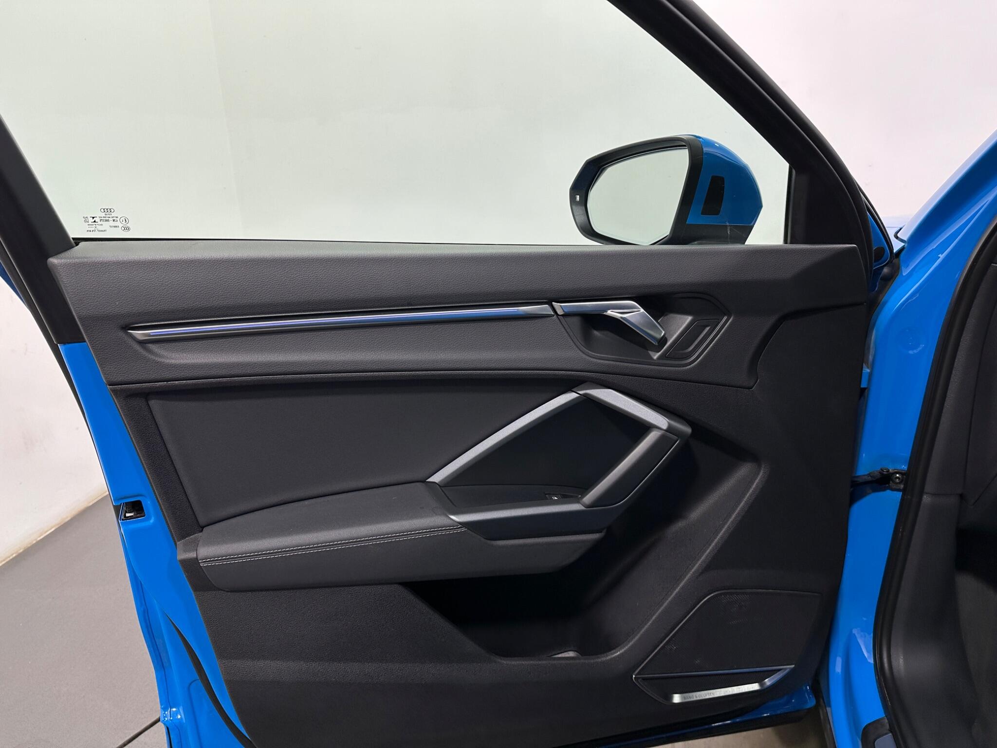 Audi Q3 view 37