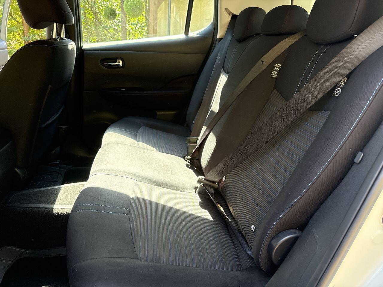 Nissan Leaf view 25