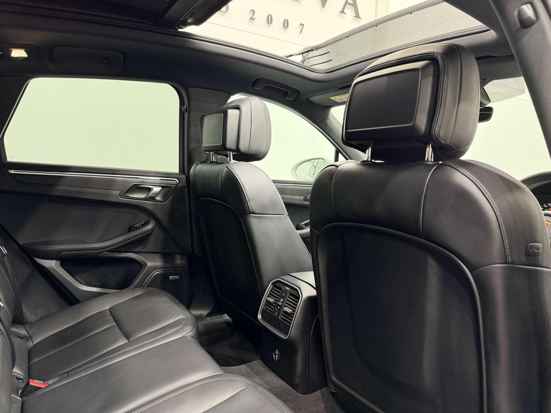 Porsche Macan view 15