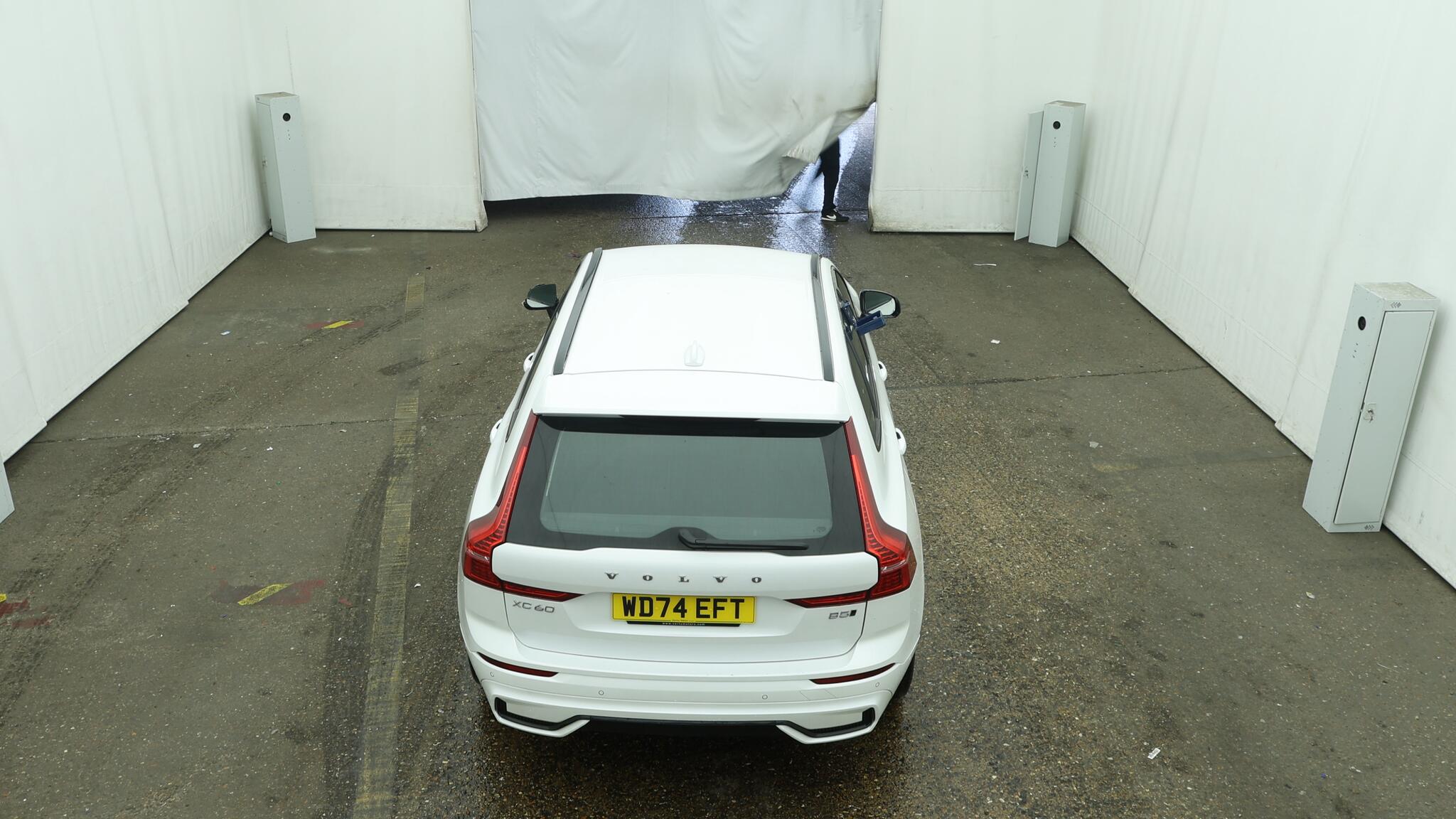 Volvo XC60 view 8
