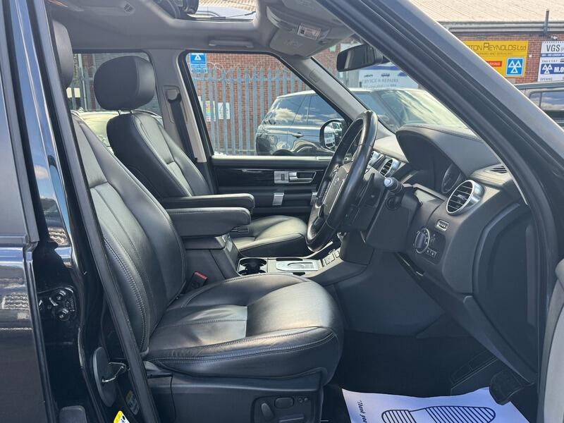 Land Rover Discovery view 30