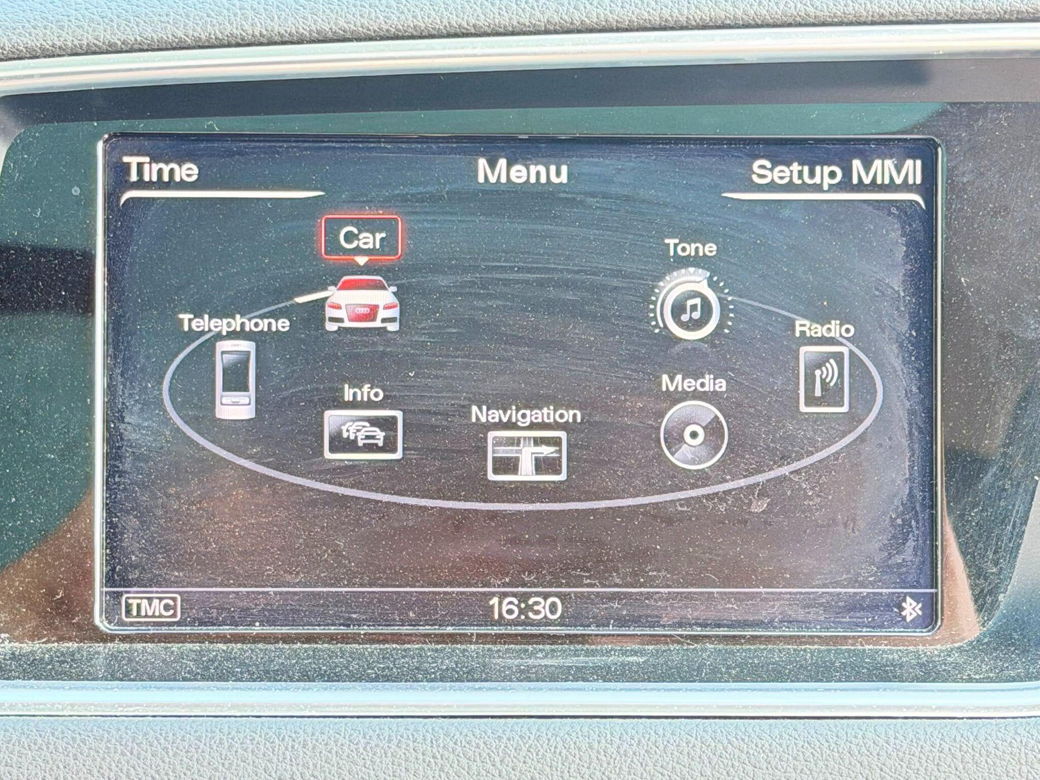 Audi SQ5 view 24