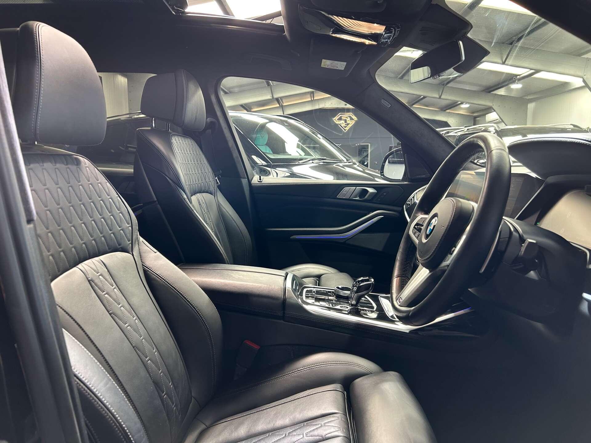 BMW X7 view 2