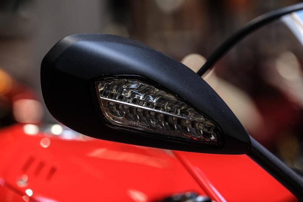 Ducati Superleggera V4 view 15