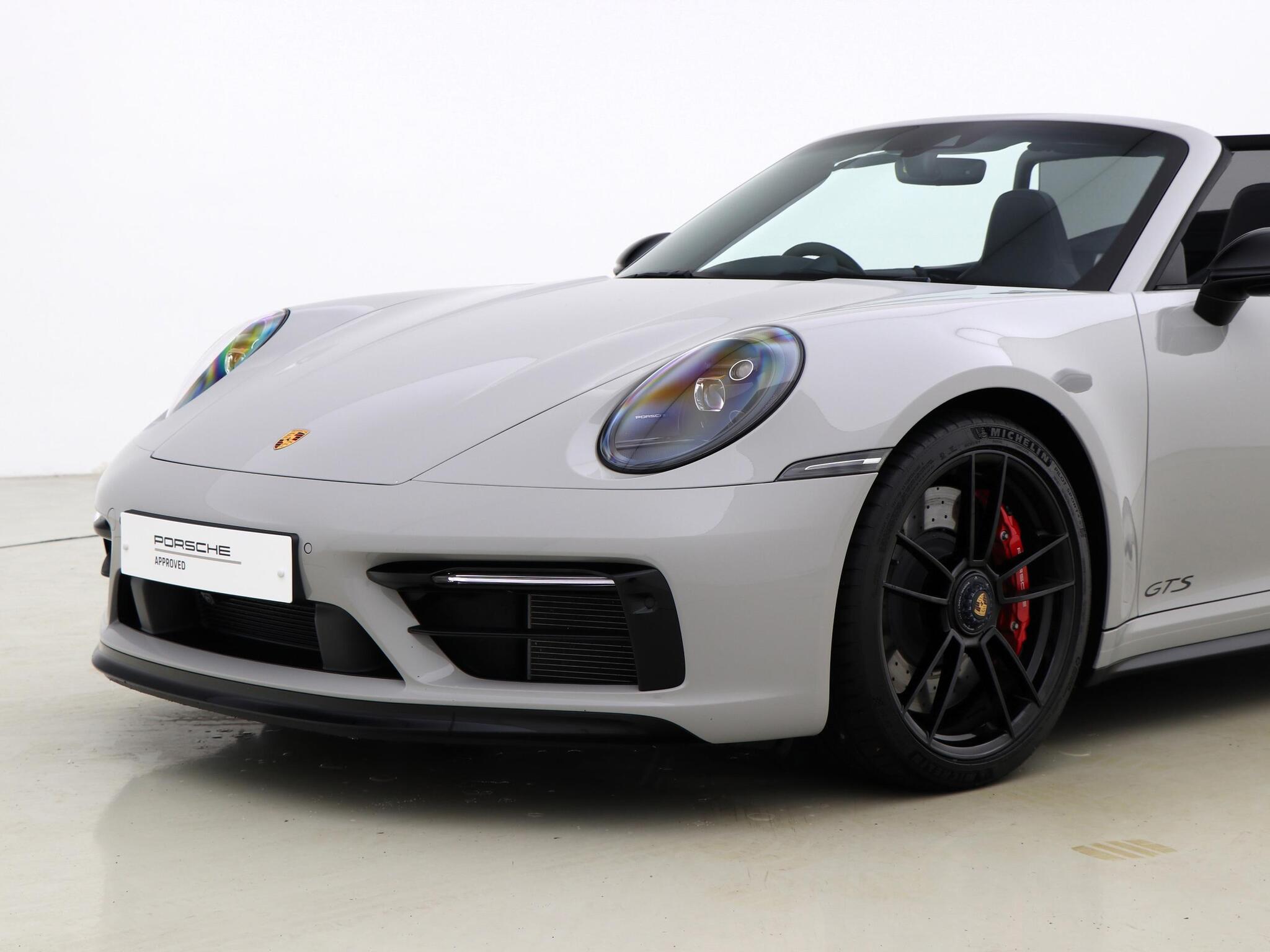 Porsche 911 view 17