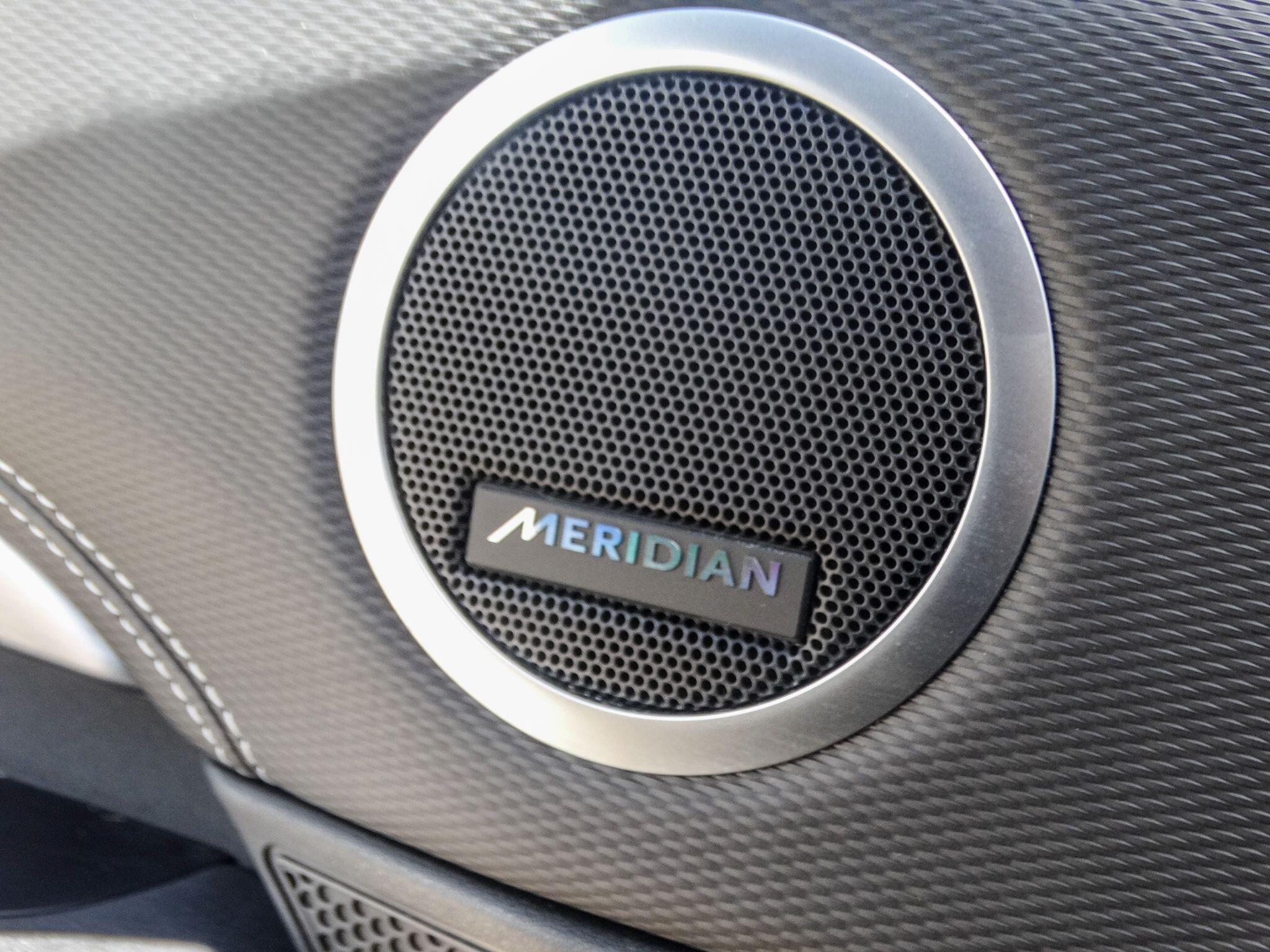 Land Rover Discovery 3 view 9