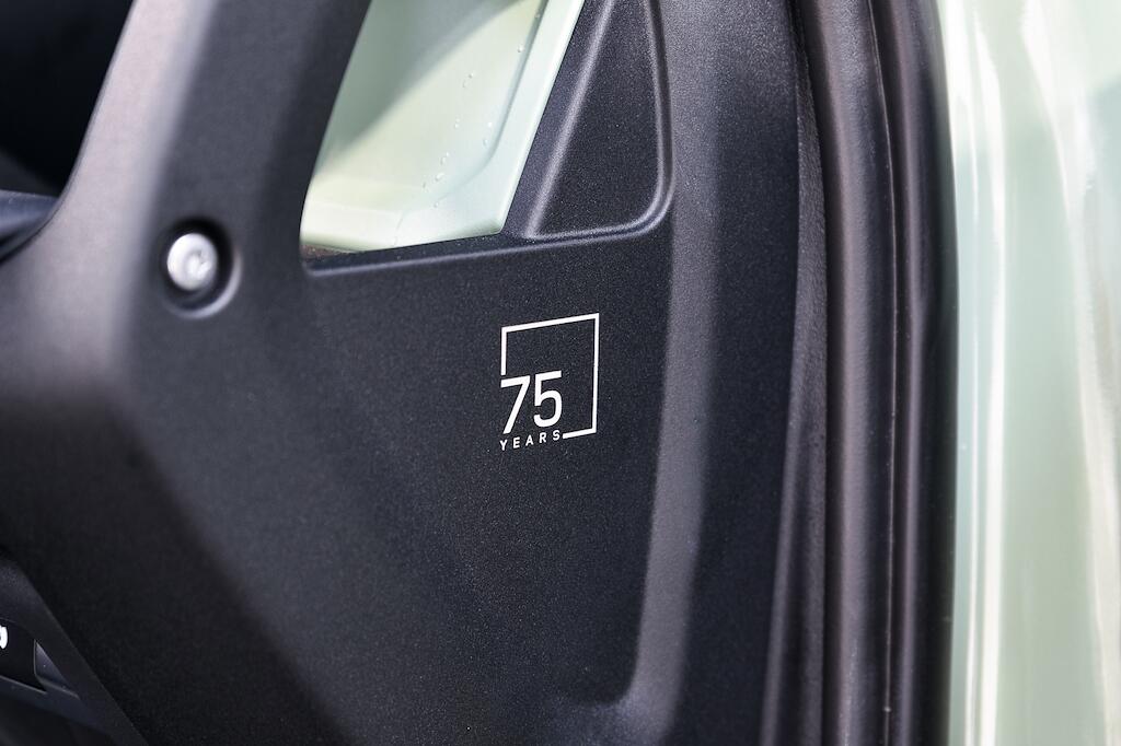 Land Rover Defender view 14