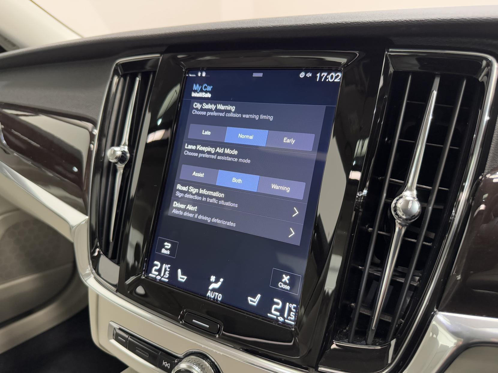 Volvo S90 view 32