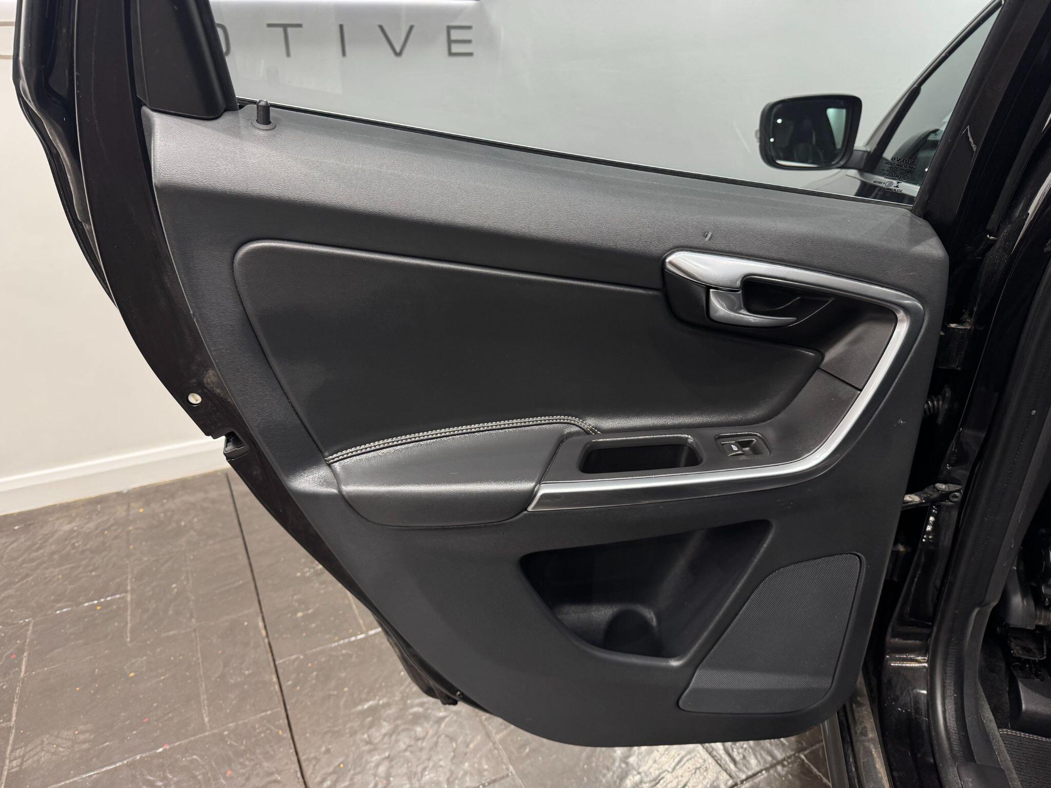 Volvo XC60 view 48