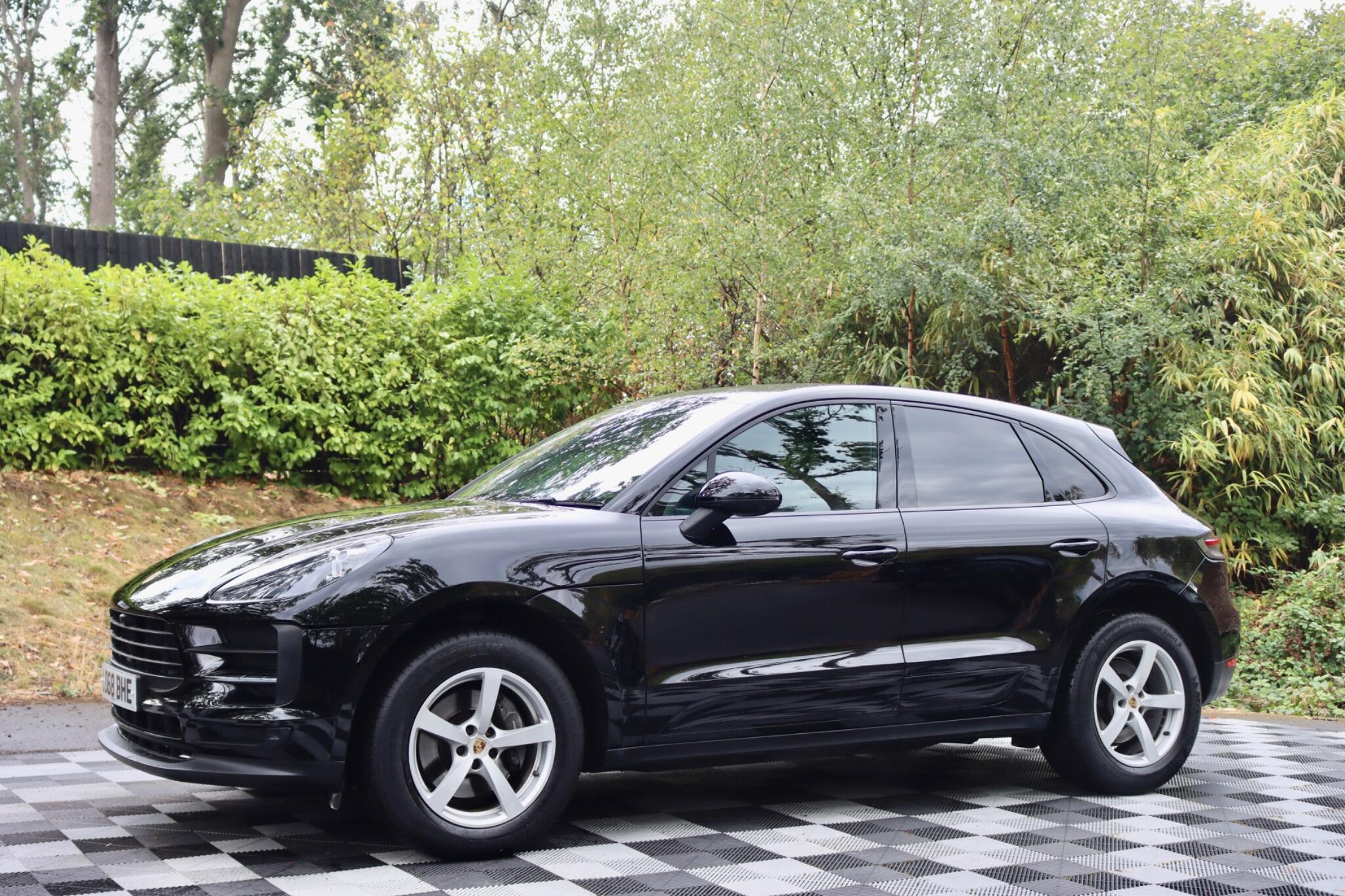 Porsche Macan view 21