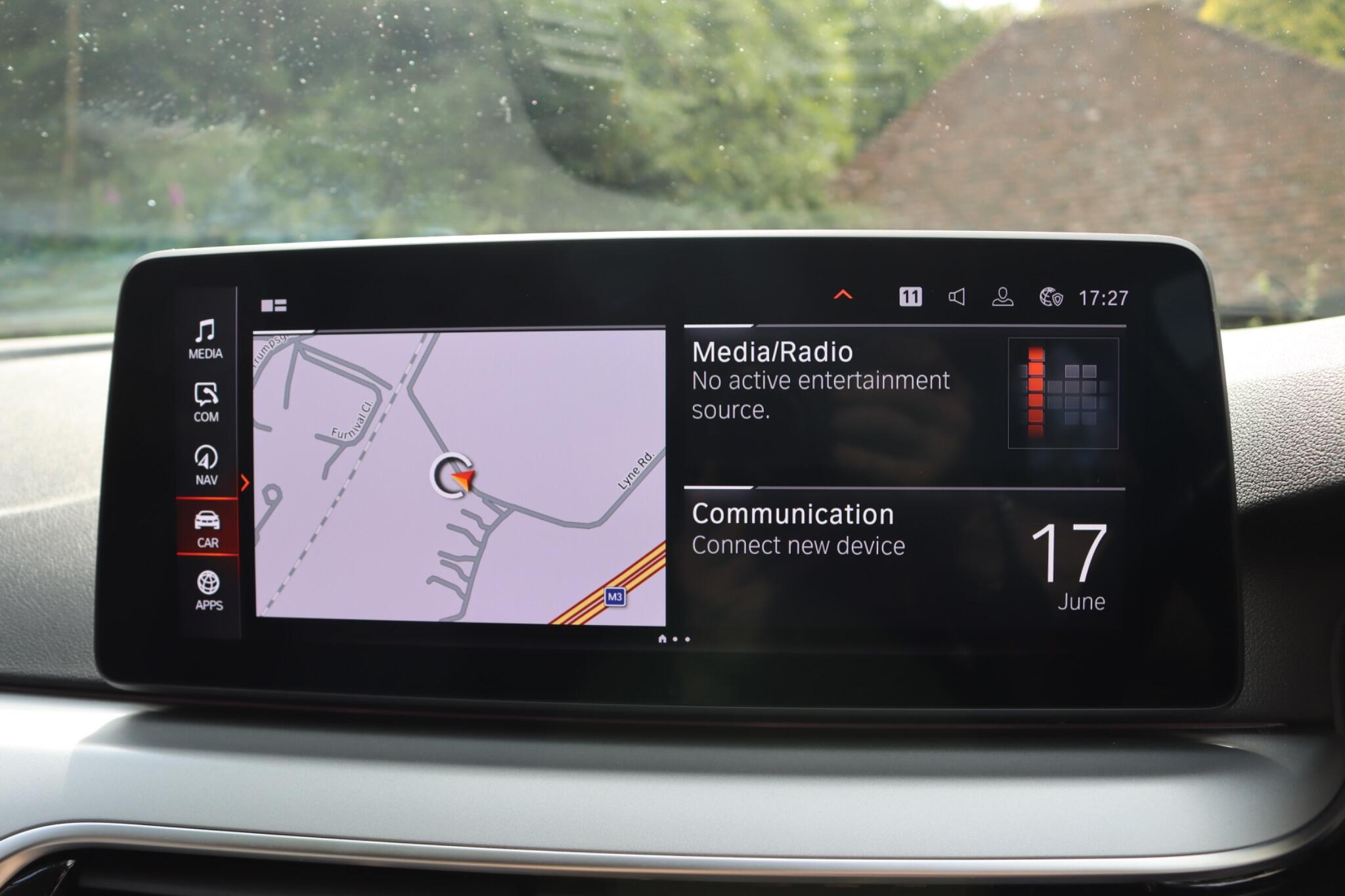 BMW 5 Series view 25