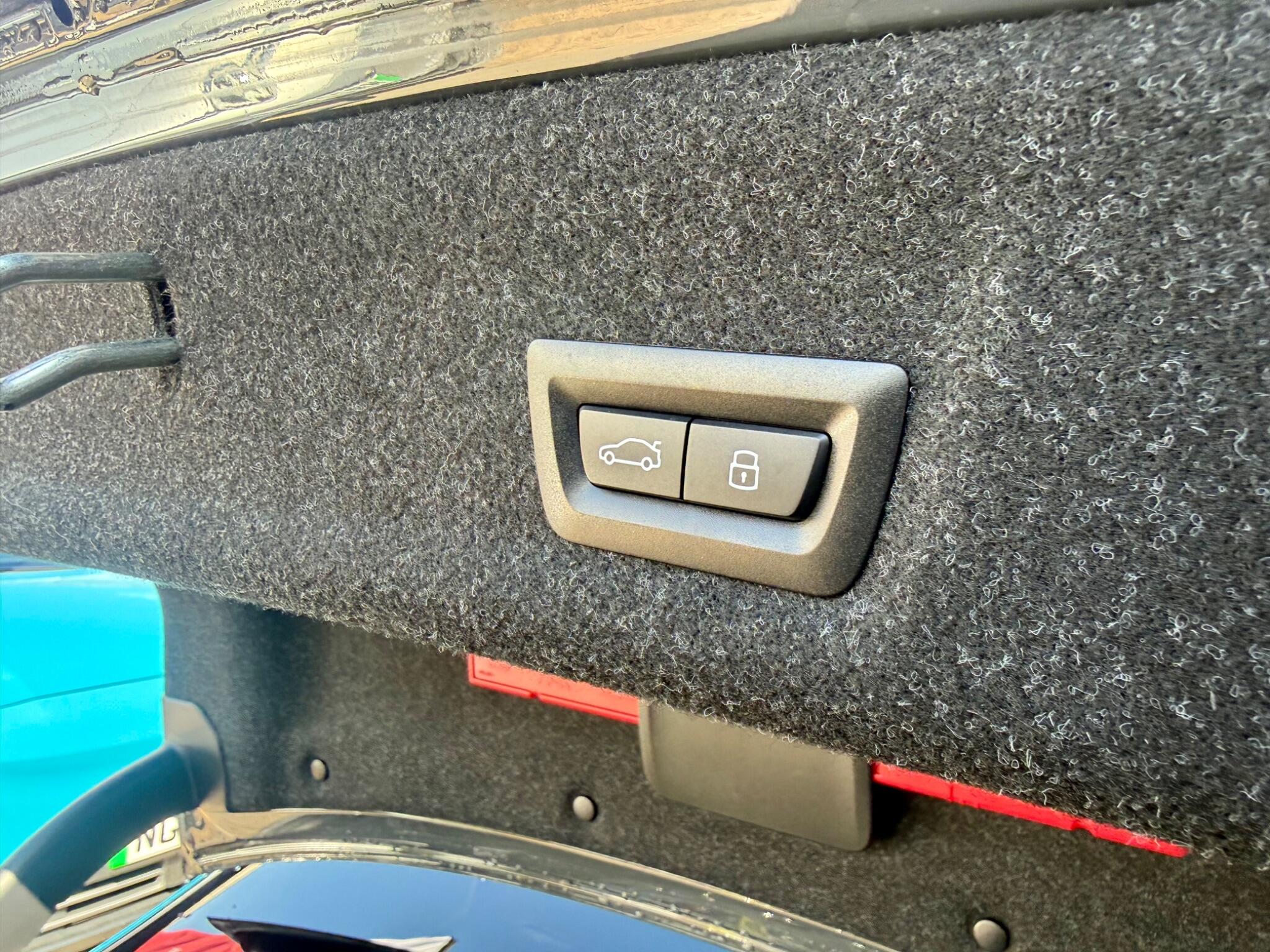 BMW 3 Series view 15