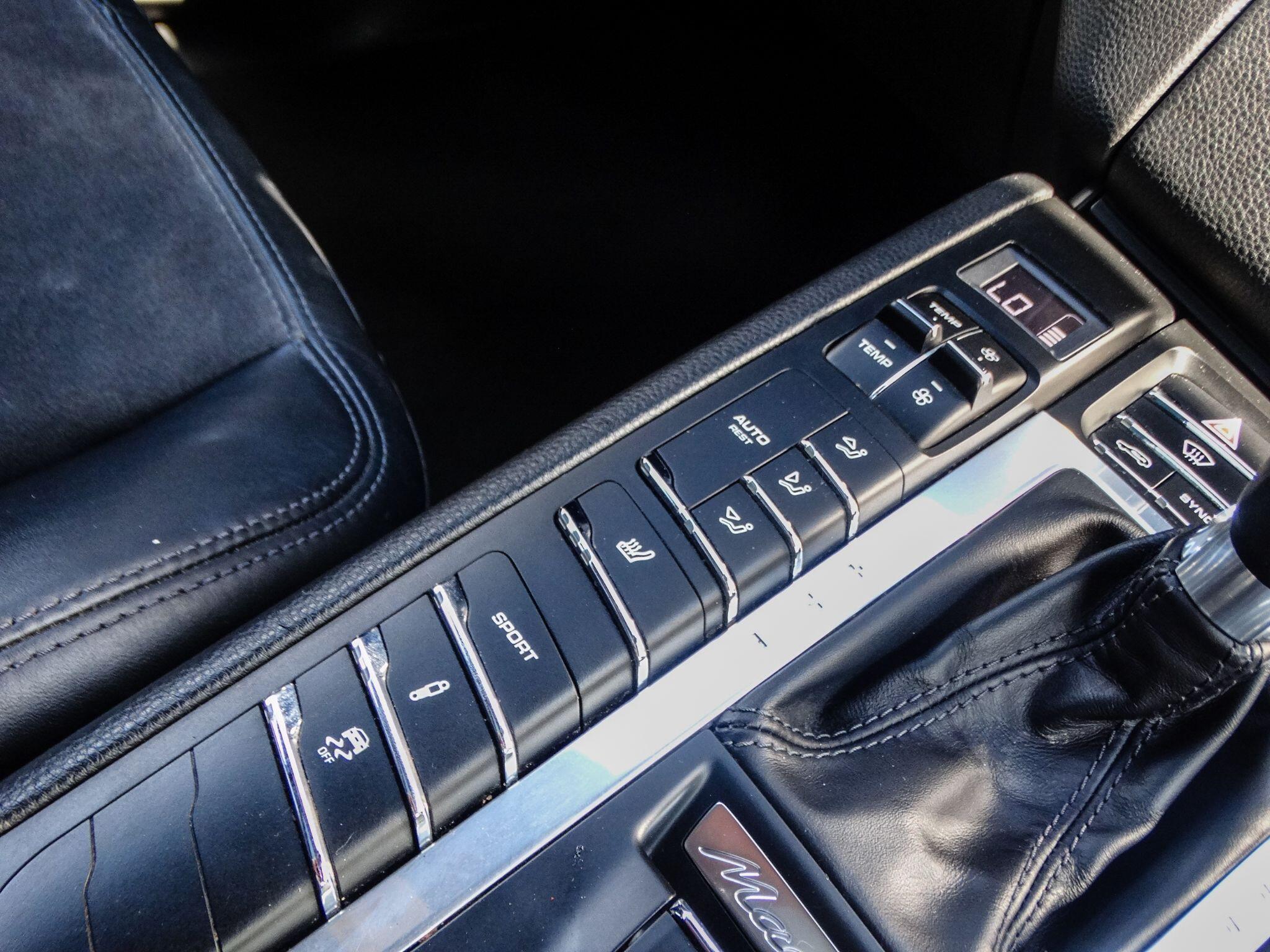 Porsche Macan view 25