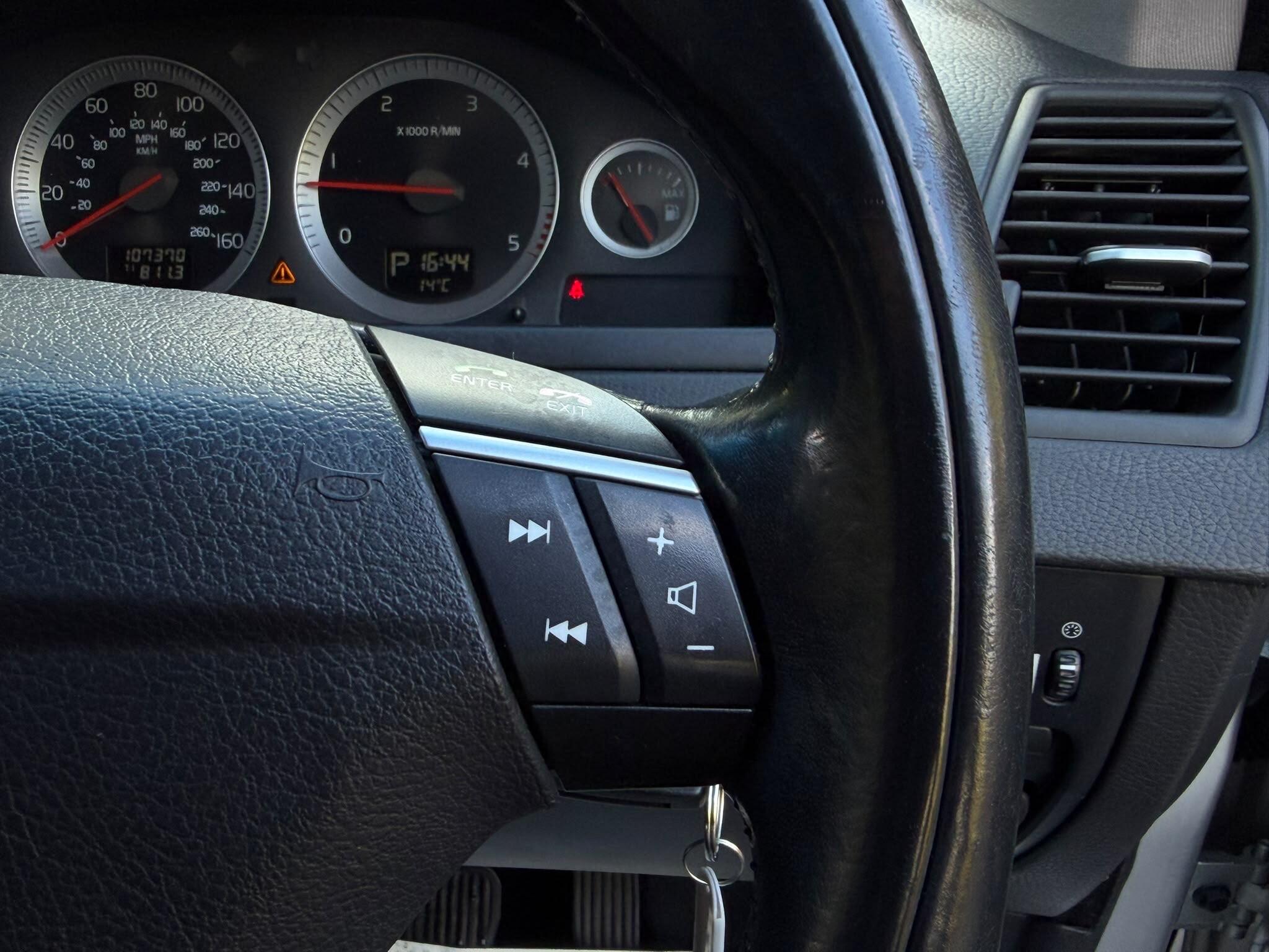 Volvo XC90 view 26