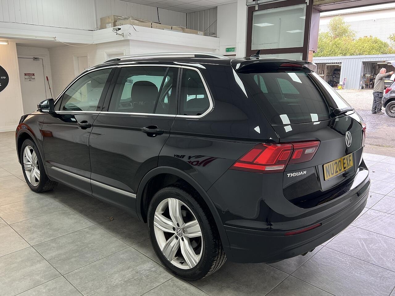 Volkswagen Tiguan view 5