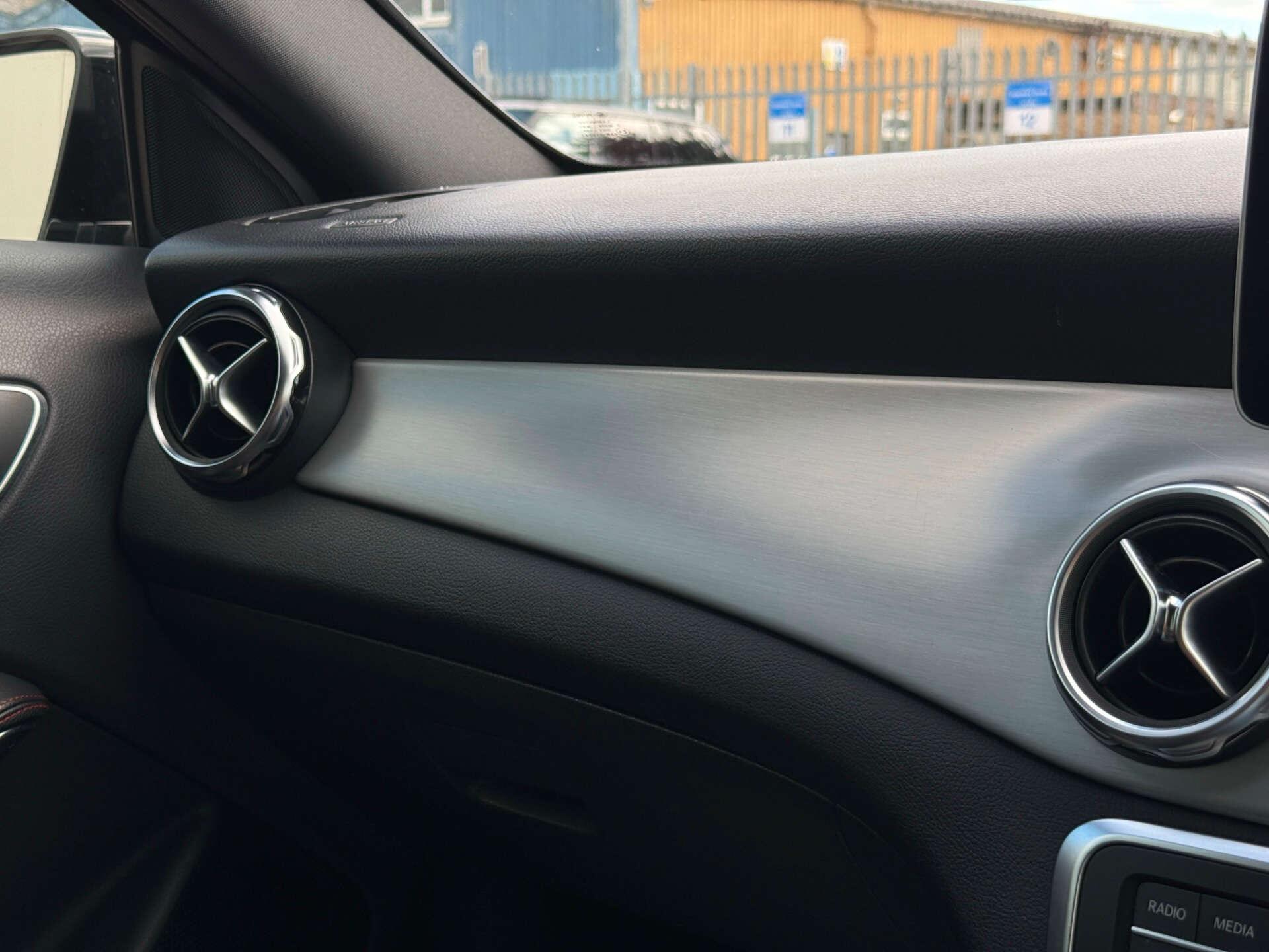 Mercedes-Benz Gla view 16