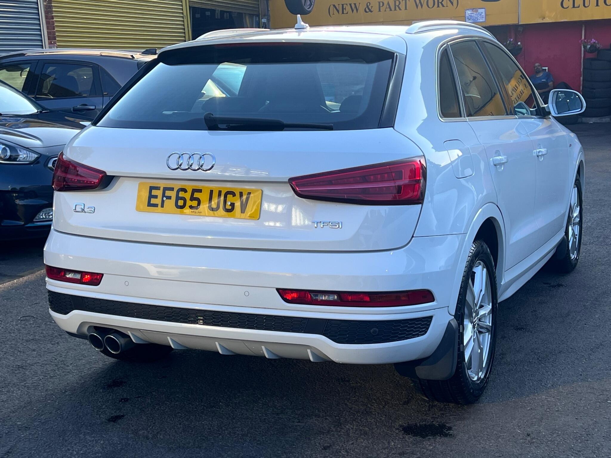 Audi Q3 view 11
