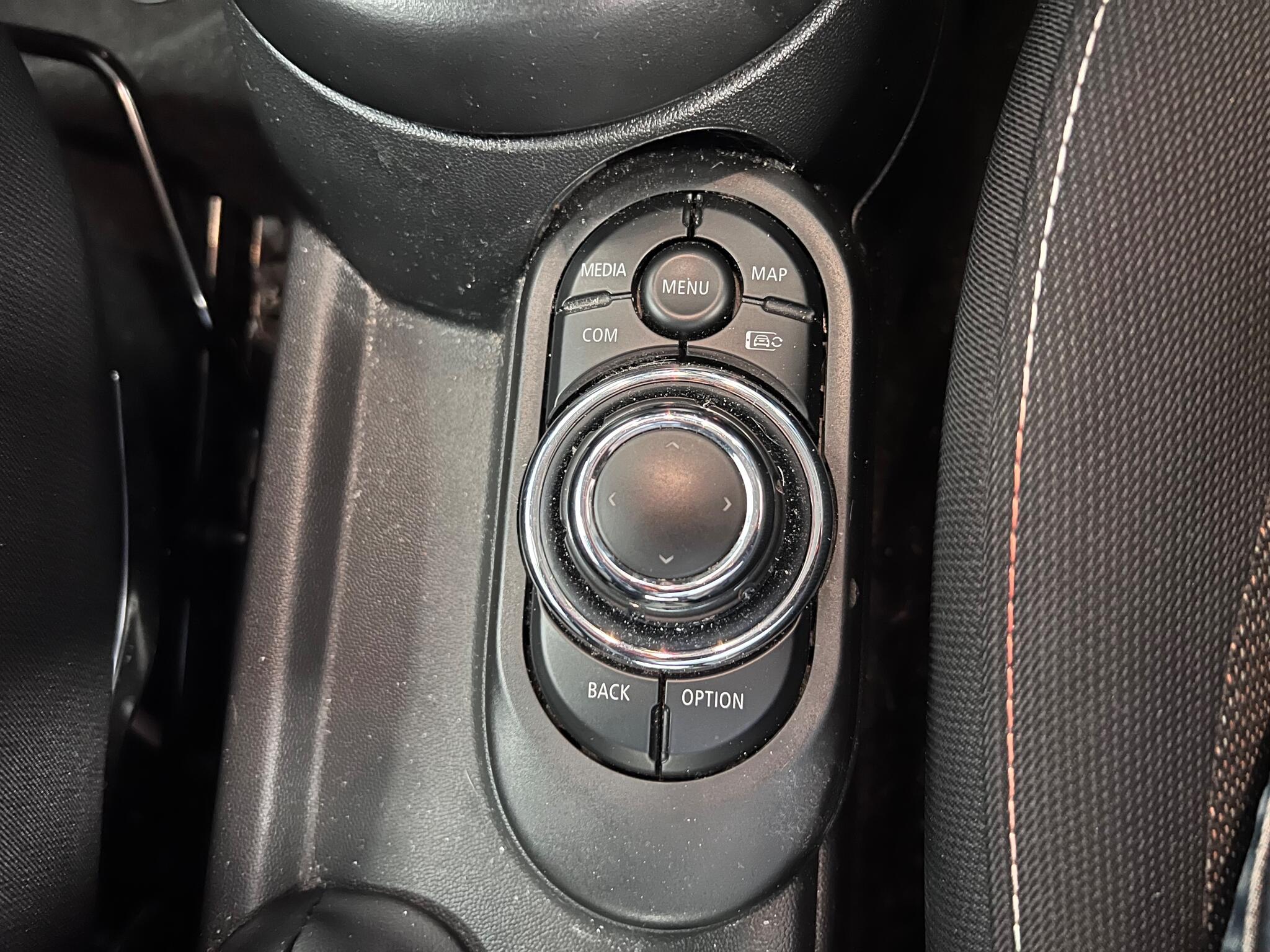 Mini Hatch view 28