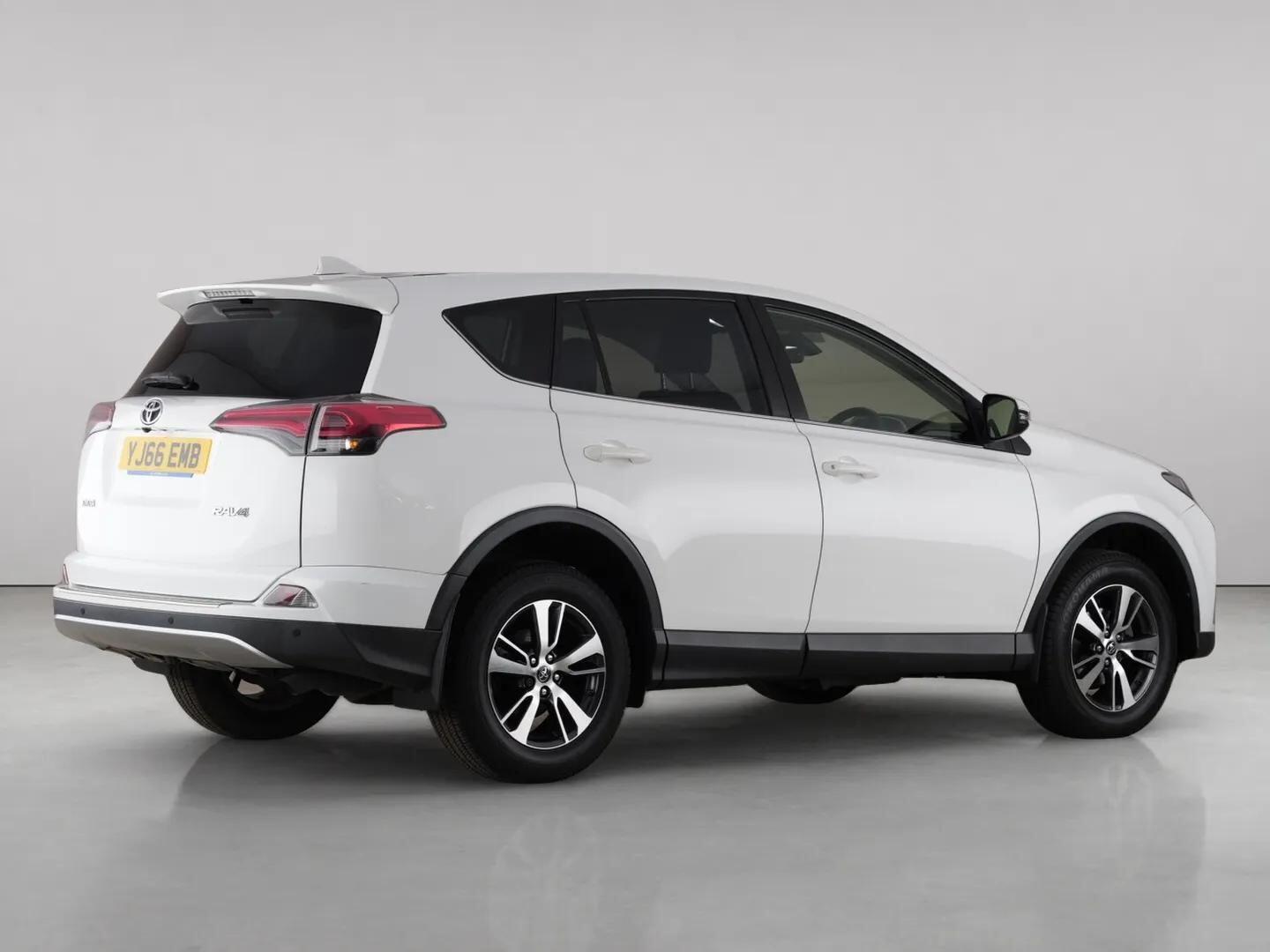 Toyota Rav4 view 6