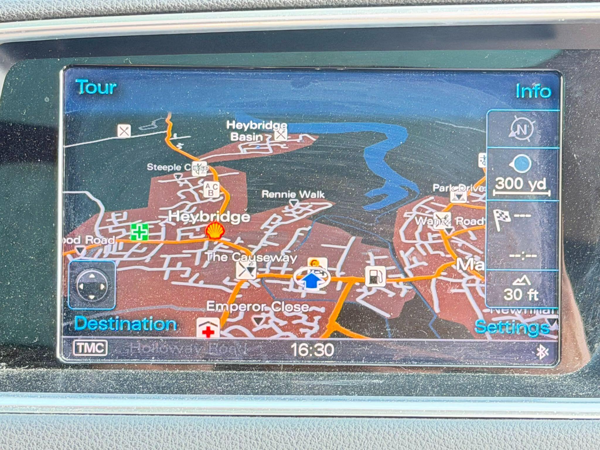 Audi SQ5 view 26