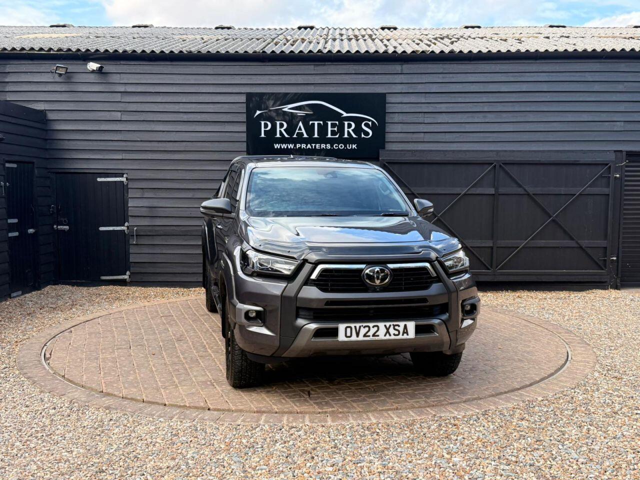 Toyota Hilux view 23