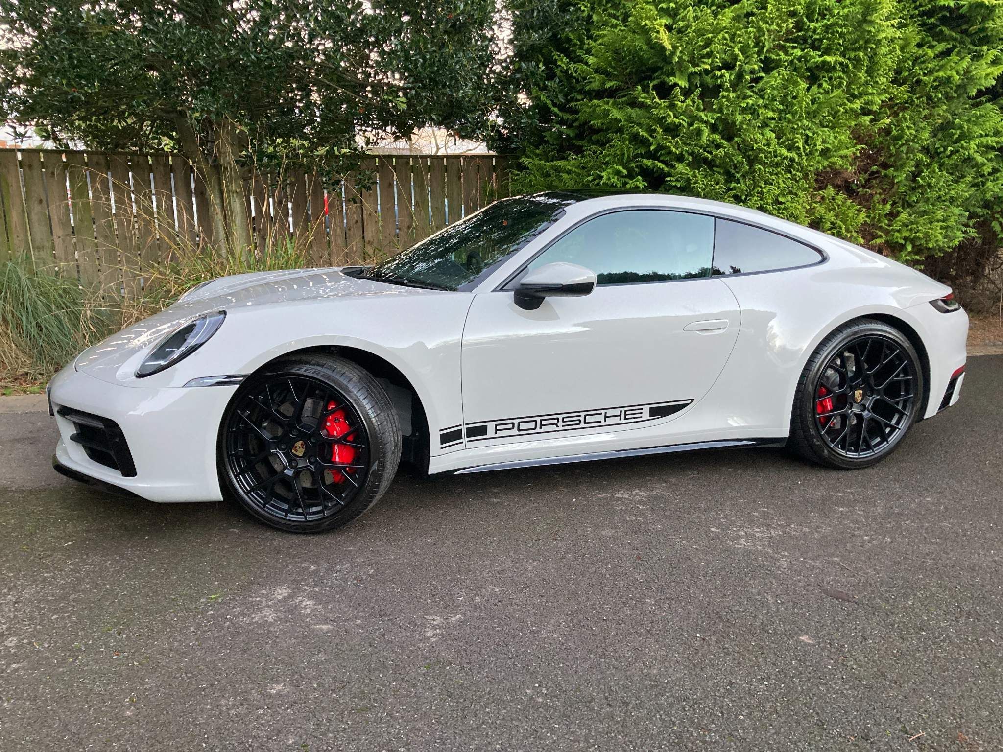 Porsche 911 view 7