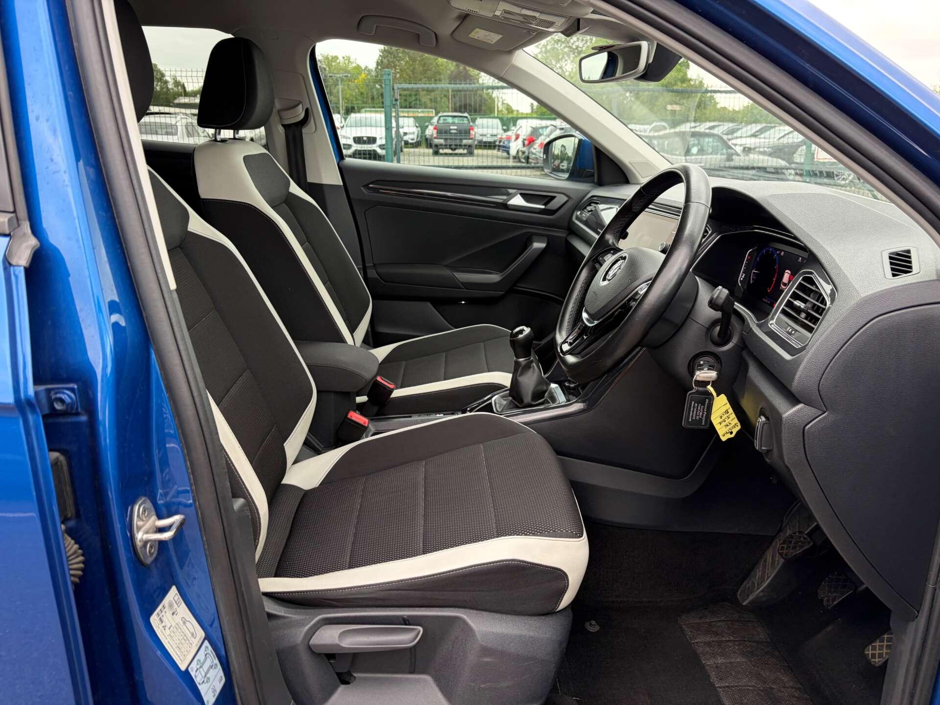 Volkswagen T-Roc view 37