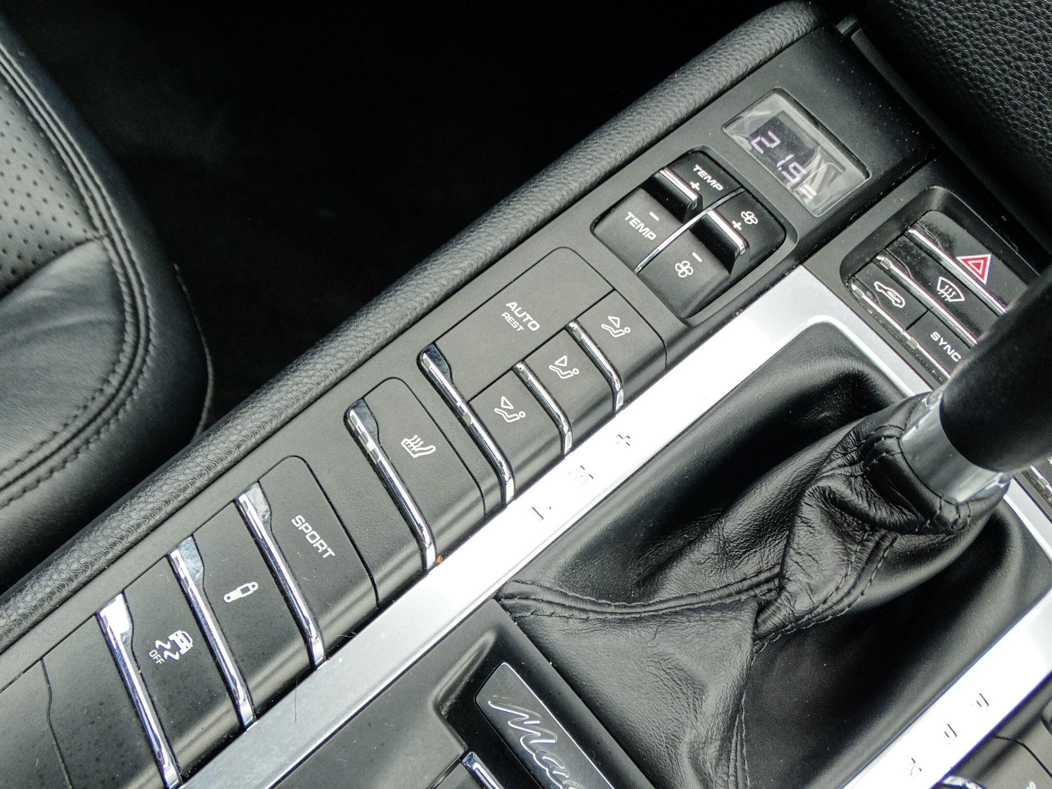 Porsche Macan view 23