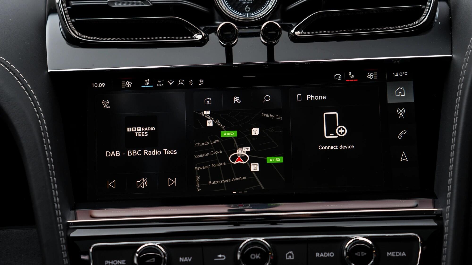 Bentley Bentayga view 34