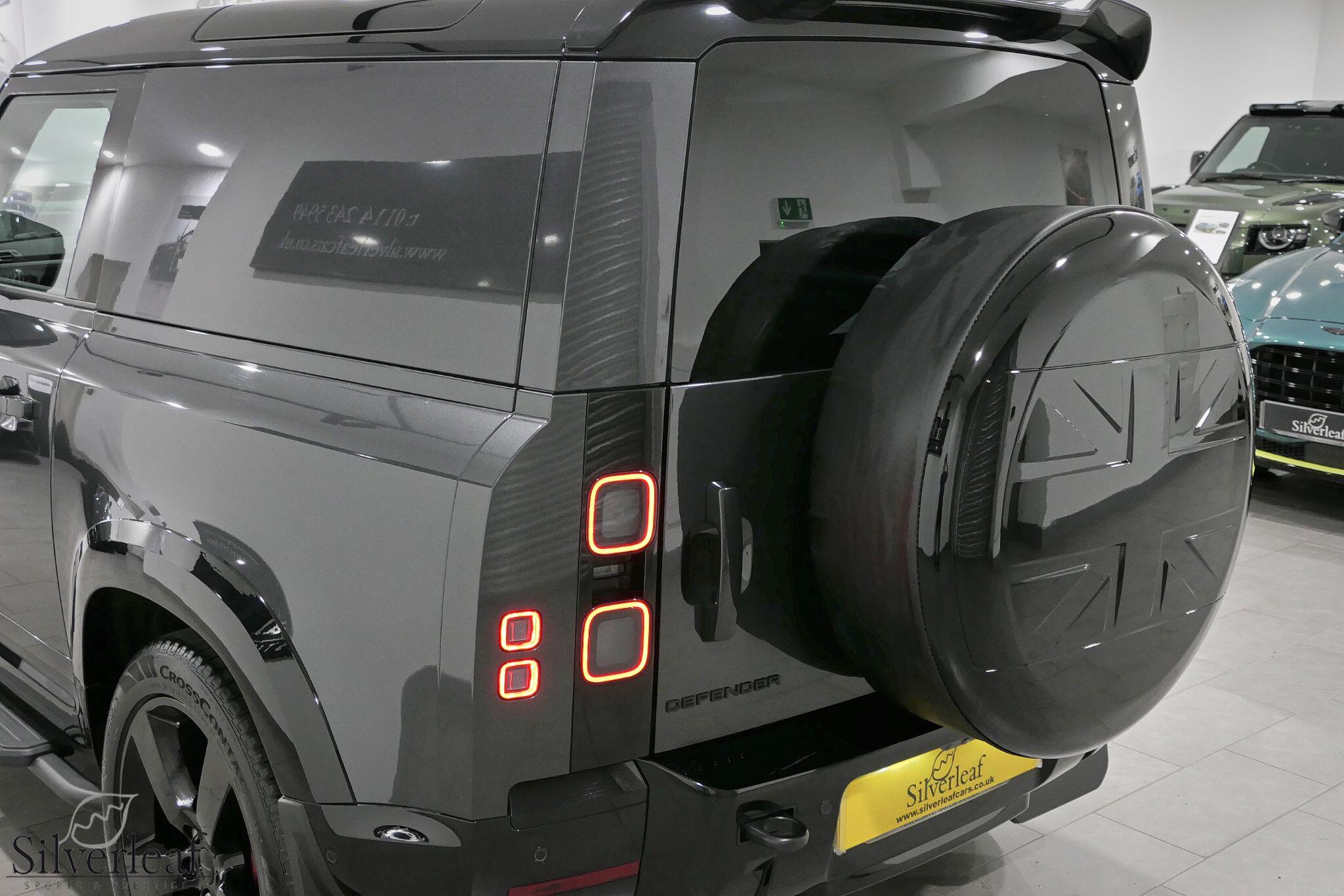 Land Rover Defender view 33