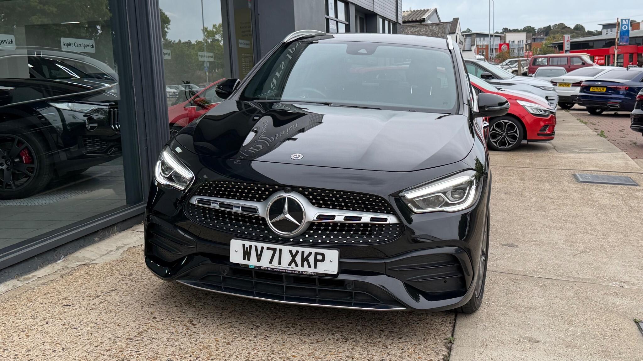 Mercedes-Benz Gla view 3